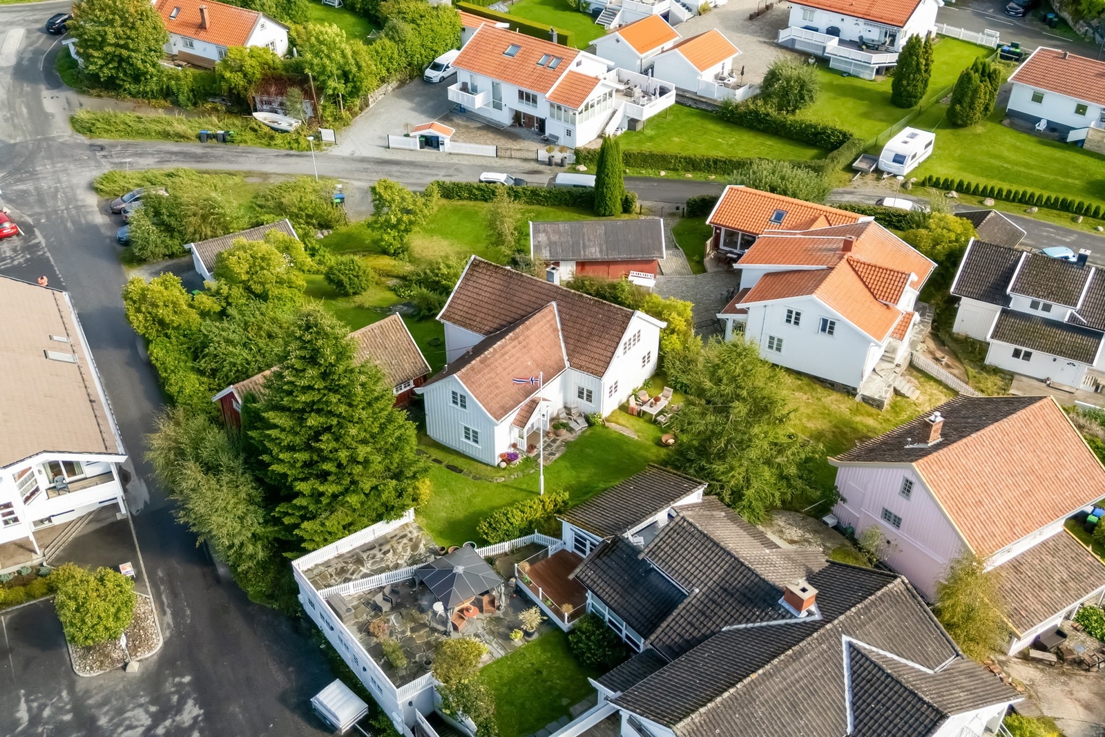 Her bor du midt i sentrum, men fortsatt skjermet oppe på "knausen". Galleribilde