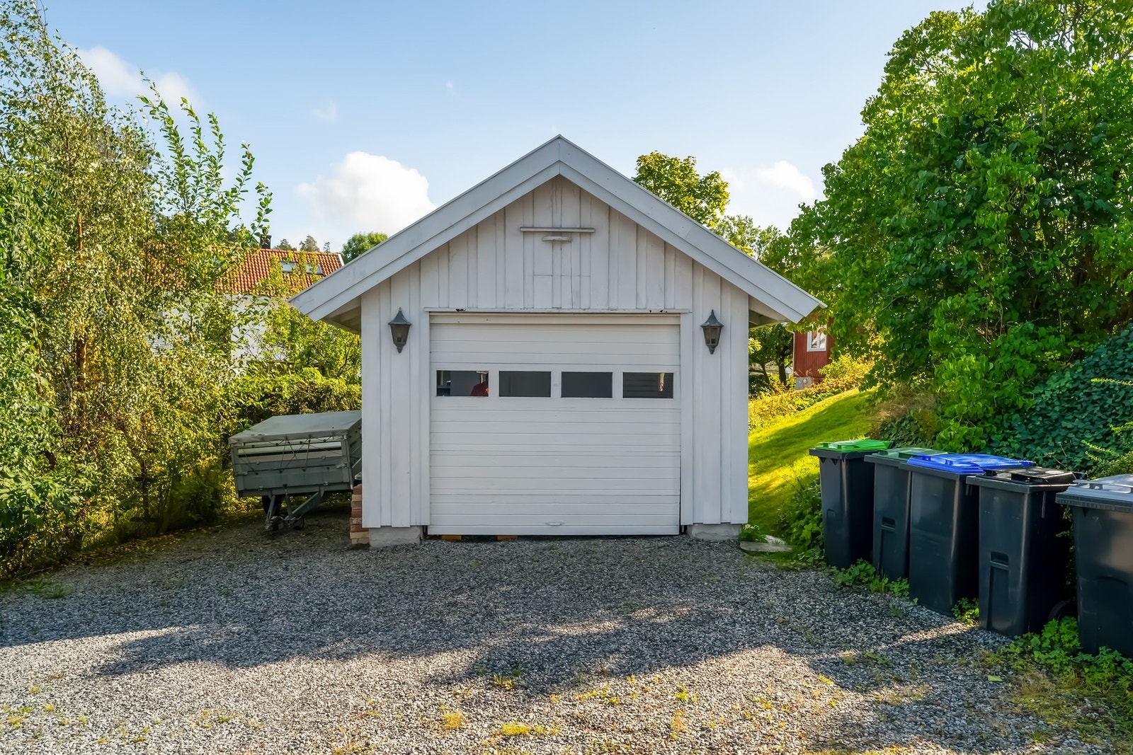 Ellers er det gode parkeringsmuligheter i garasje og på gårdsplass. Galleribilde