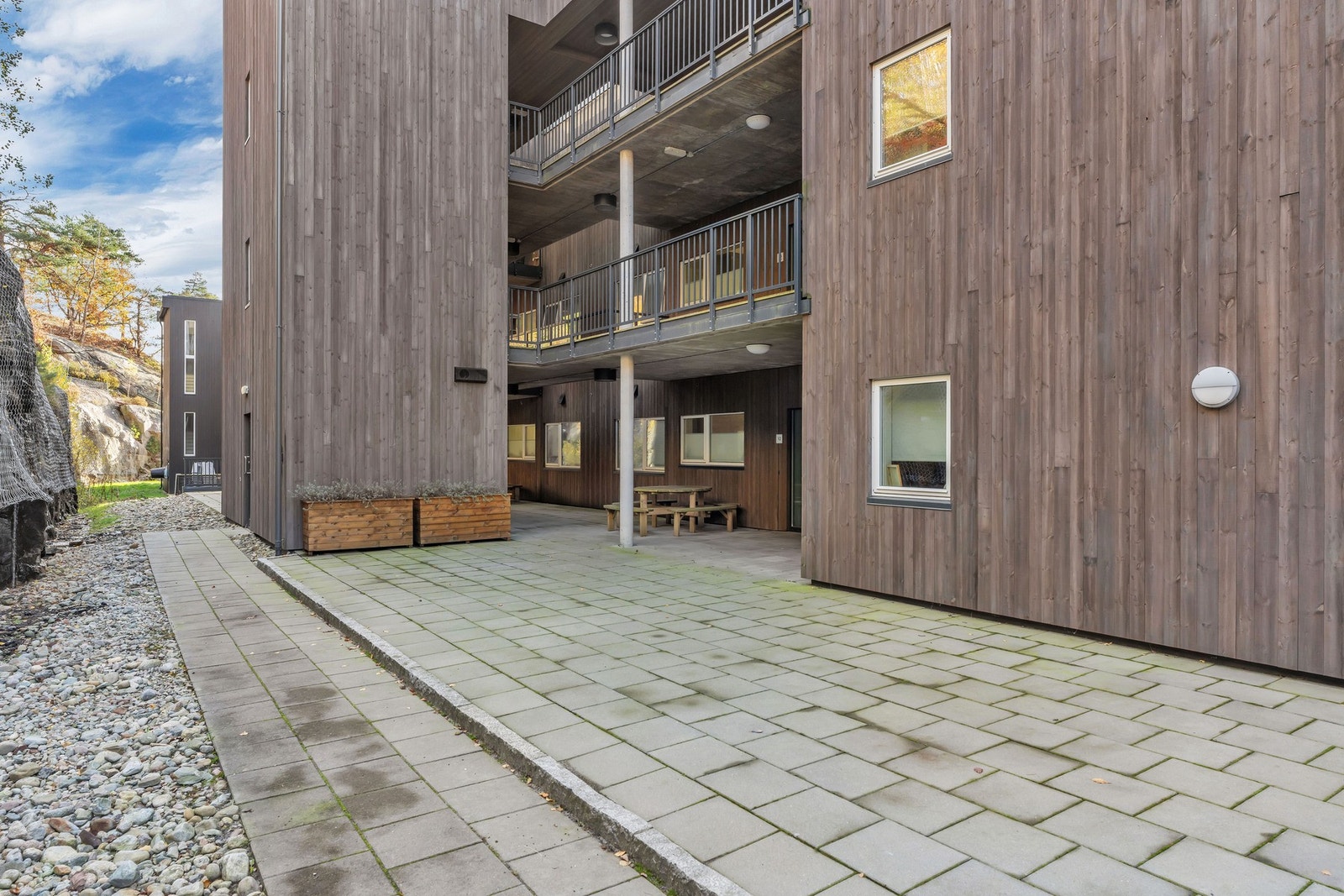 Uteområdet bak bygget Galleribilde