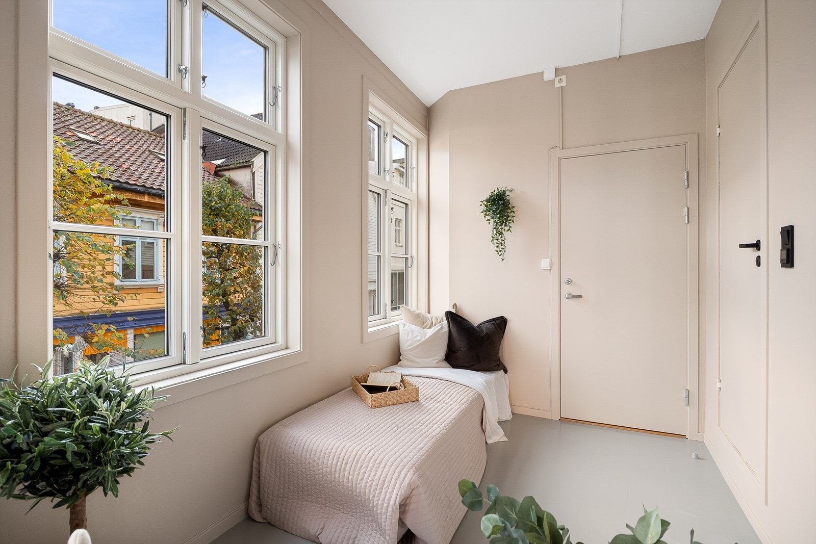 Det er også plass til en enkeltseng ved inngangsdør. Galleribilde