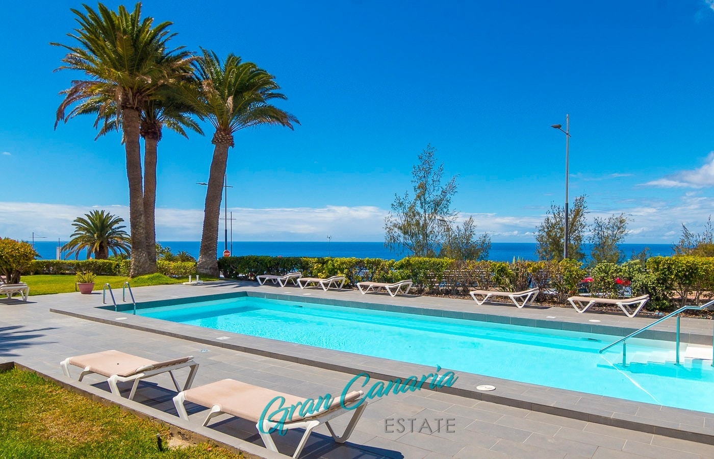 Nydelig, stort og oppvarmet basseng Galleribilde