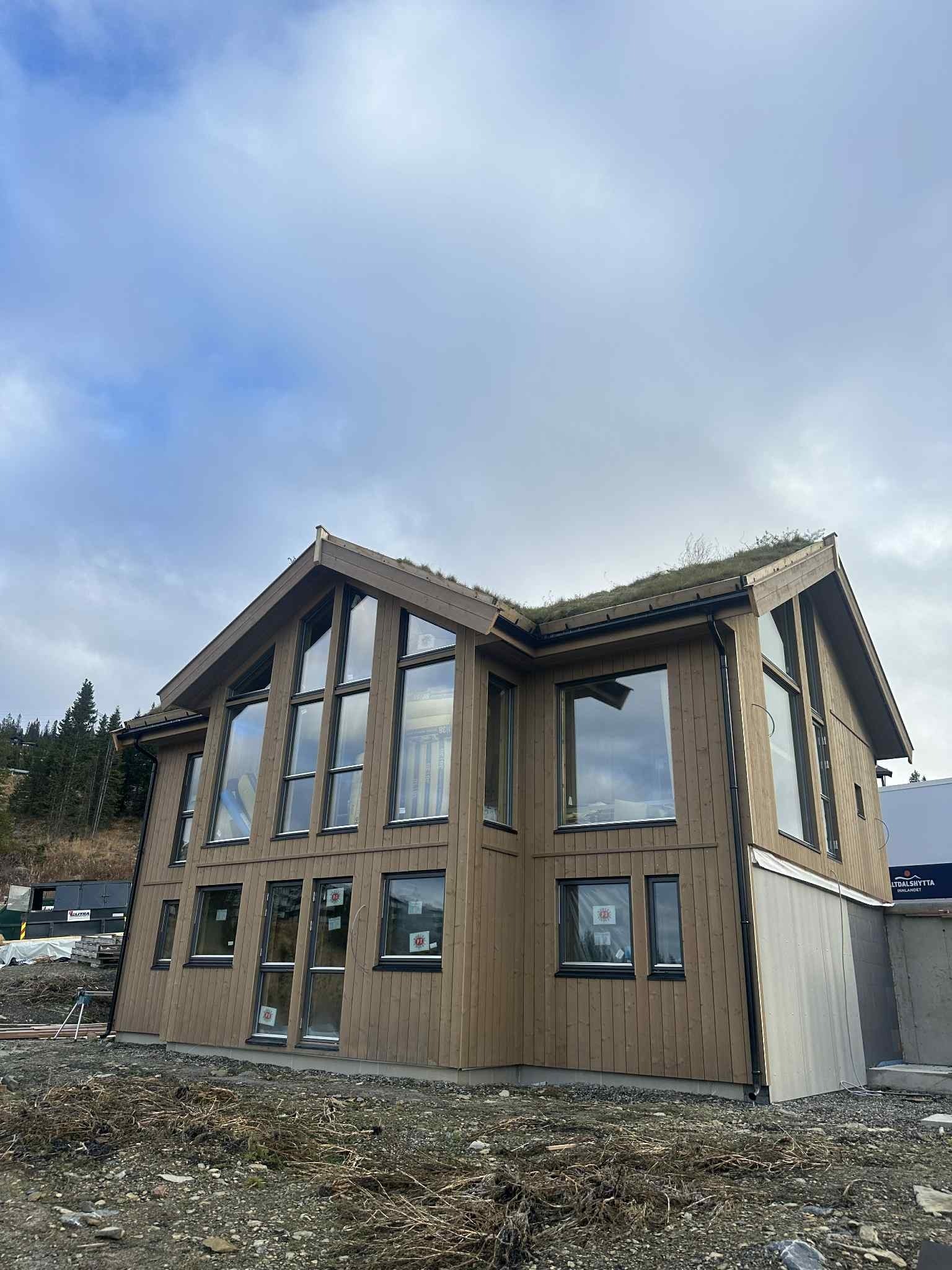 Bilde av tilsvarende hytte som er under bygging i feltet! Galleribilde