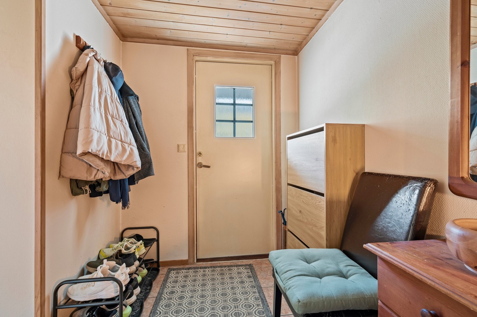 Underetasje har en egen entre som er både praktisk og romslig Galleribilde