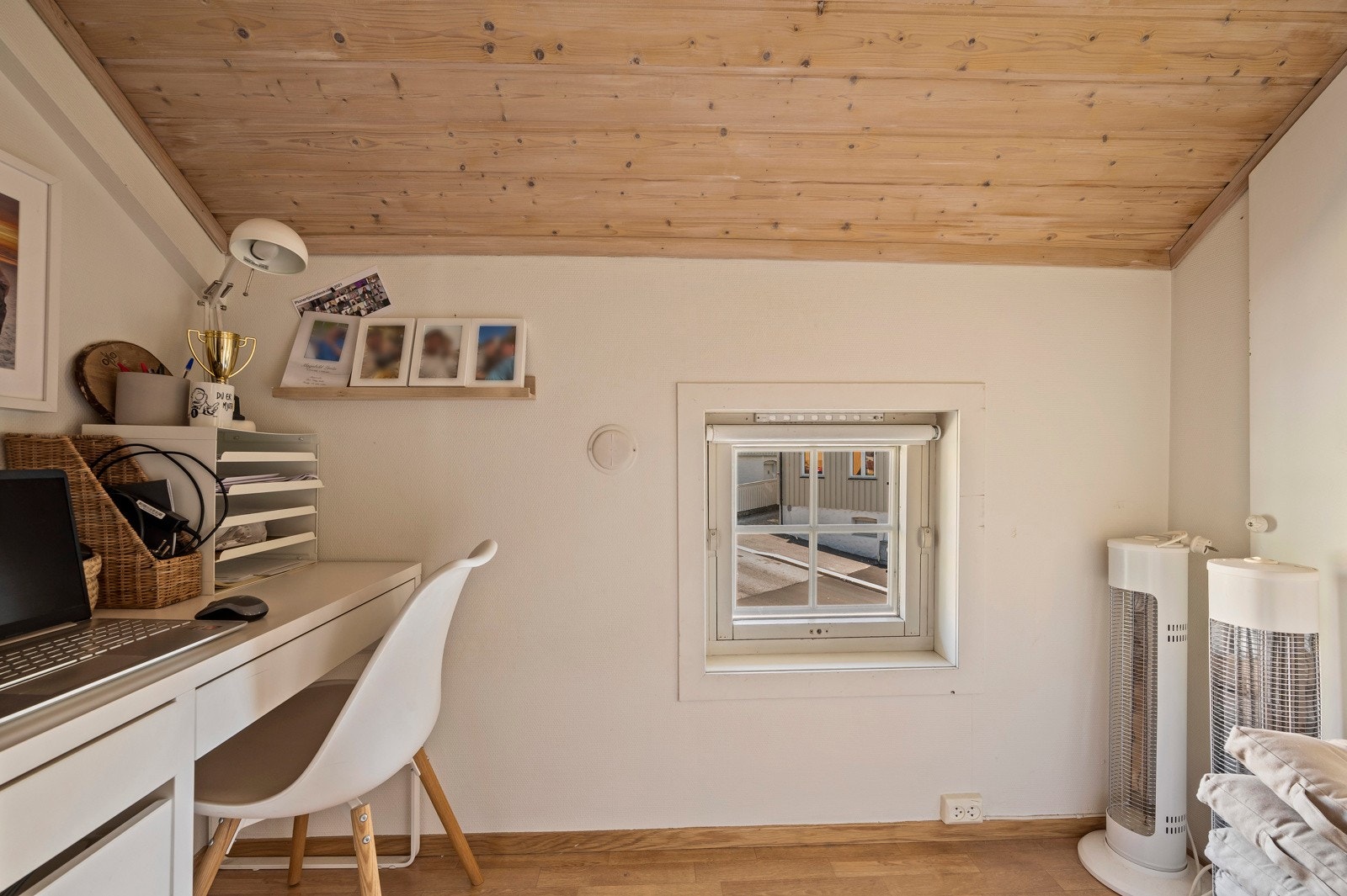 Kontoret gir en skjermet og behagelig arbeidsplass, med mulighet for fleksibel innredning etter behov Galleribilde