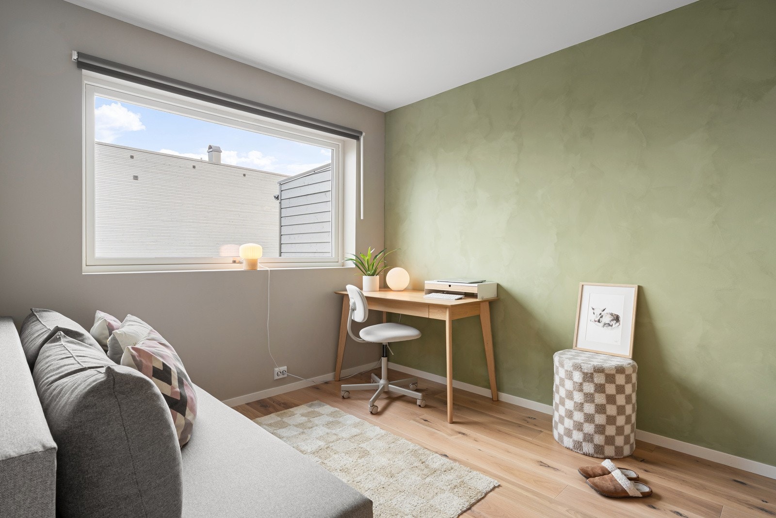 Soverom 2 egner seg utmerket som barnerom, gjesteværelse eller hjemmekontor. Galleribilde