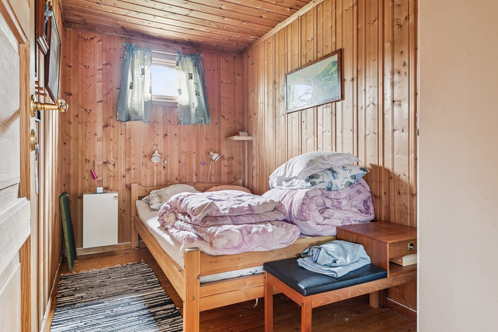 Dette rommet er omgjort fra bod til soverom uten at det er omsøkt til kommunen, og er derfor ikke godkjent til varig opphold. Galleribilde