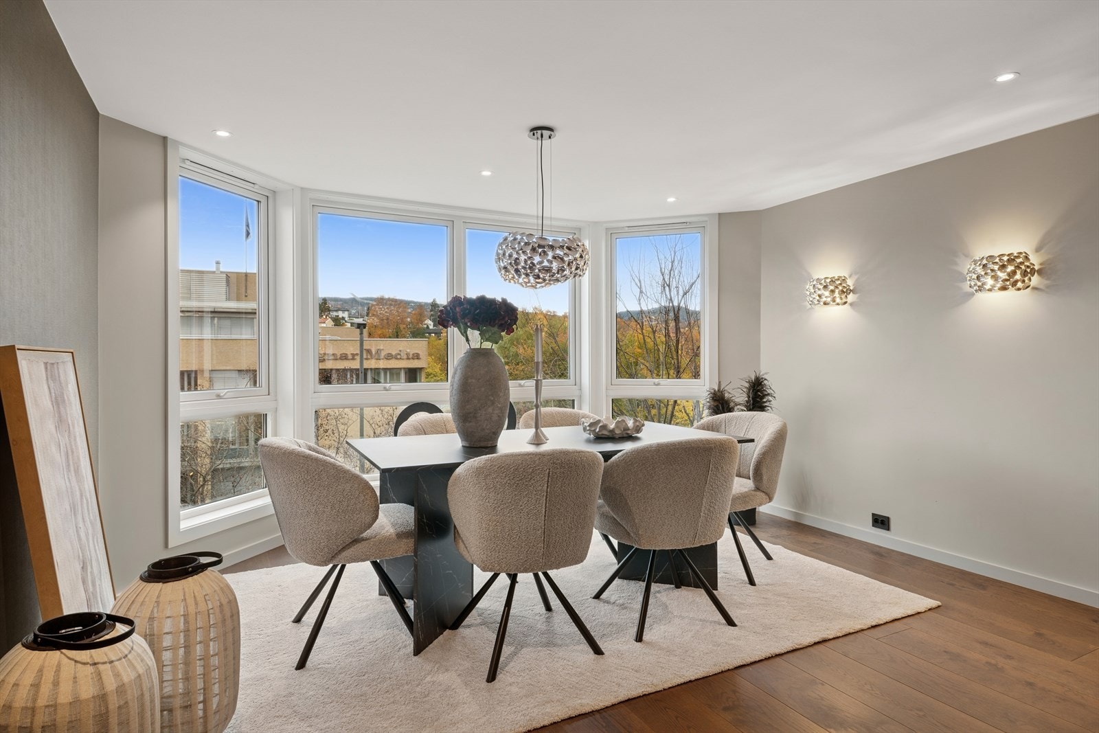 spise sonen har god plass til langbord i begge retninger. Galleribilde