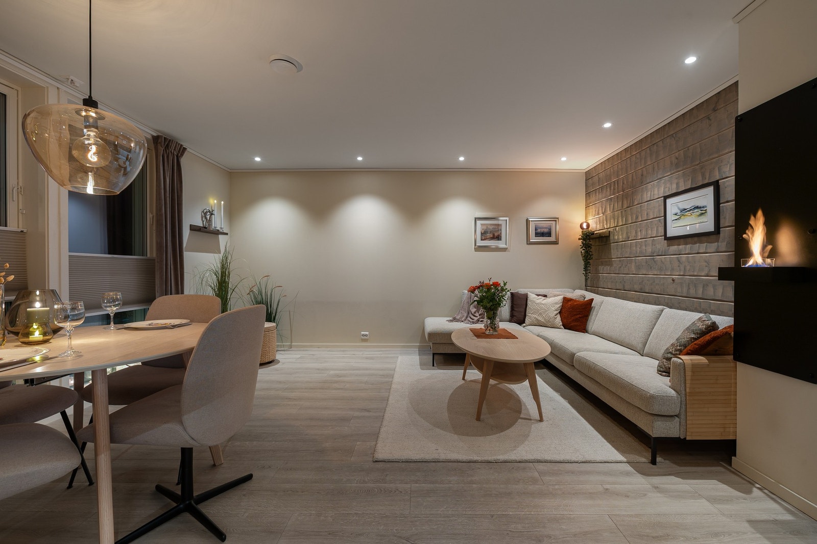 Rommet gir god mulighet for å innrede med store møblement etter ønske og behov. Galleribilde