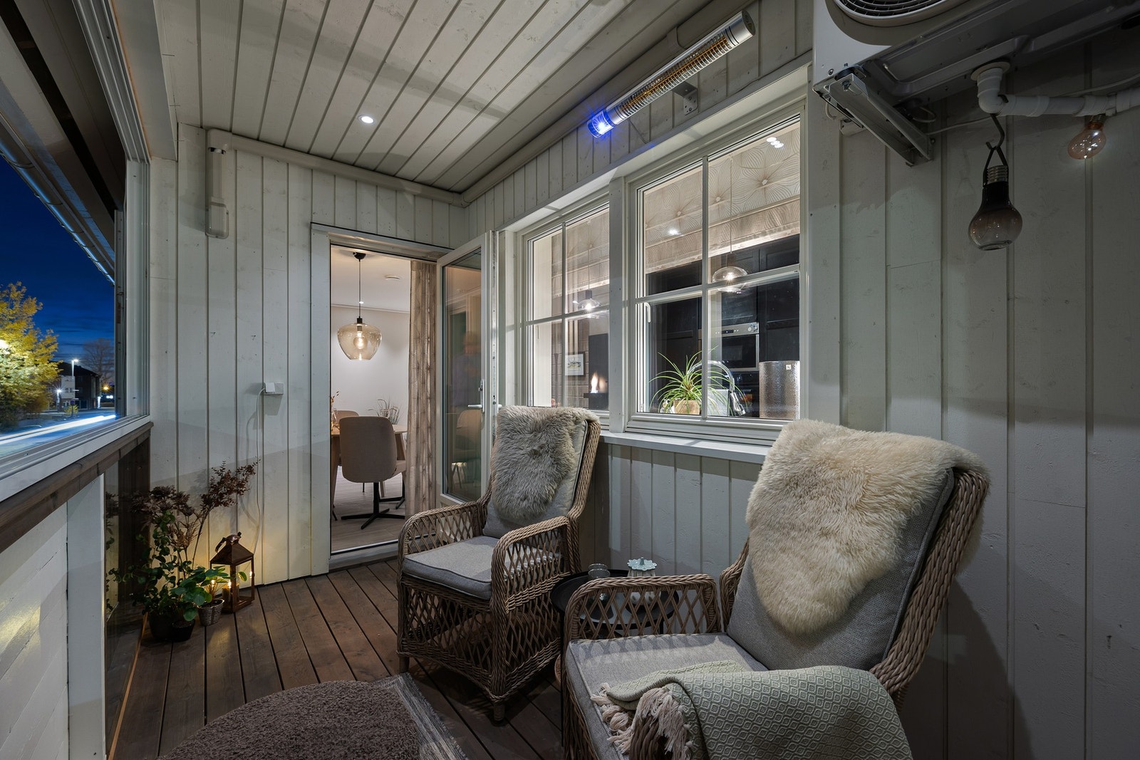 Innglasset balkong på 6,5 kvm. Galleribilde