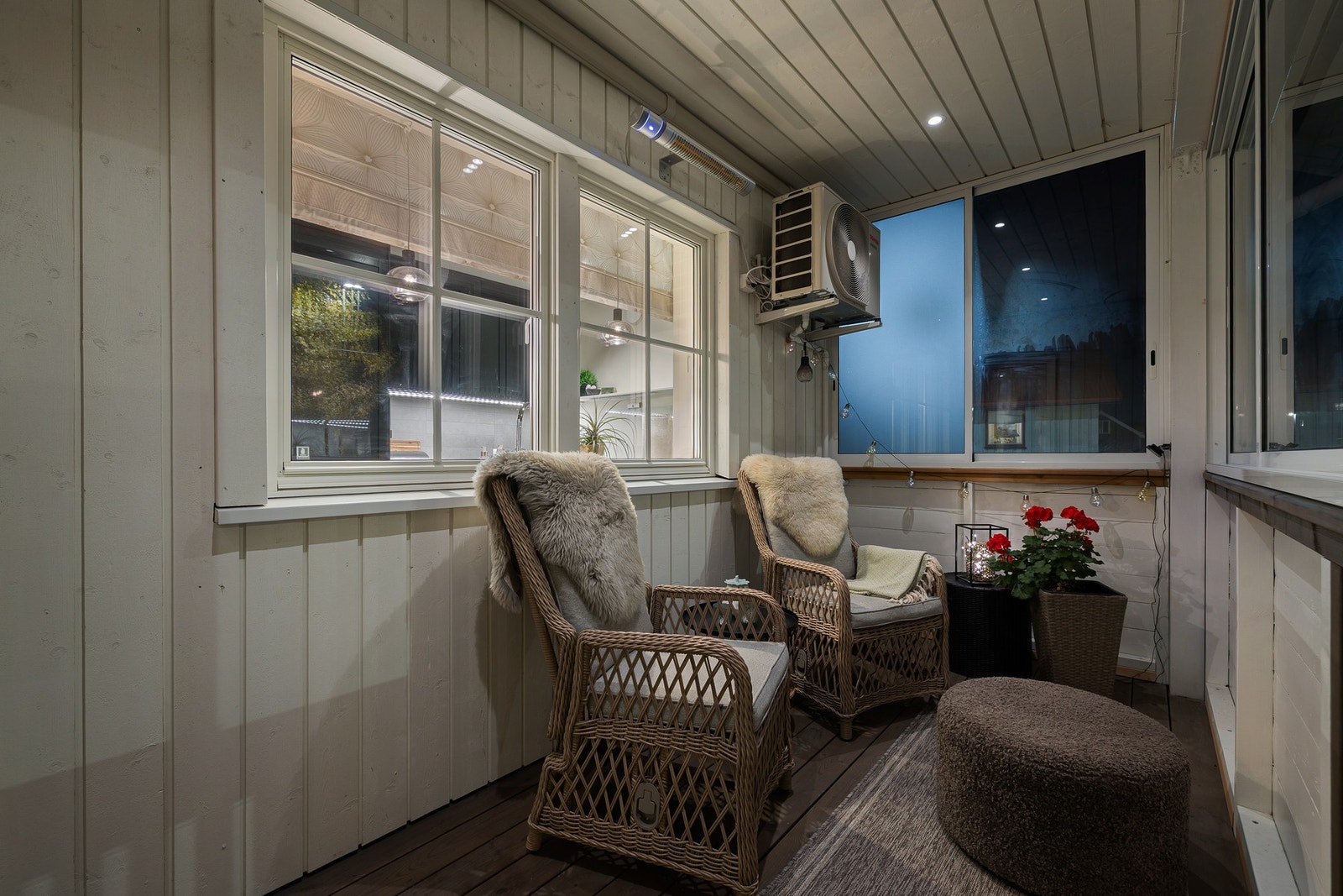 Innglasset balkong med adkomst fra stue. Galleribilde