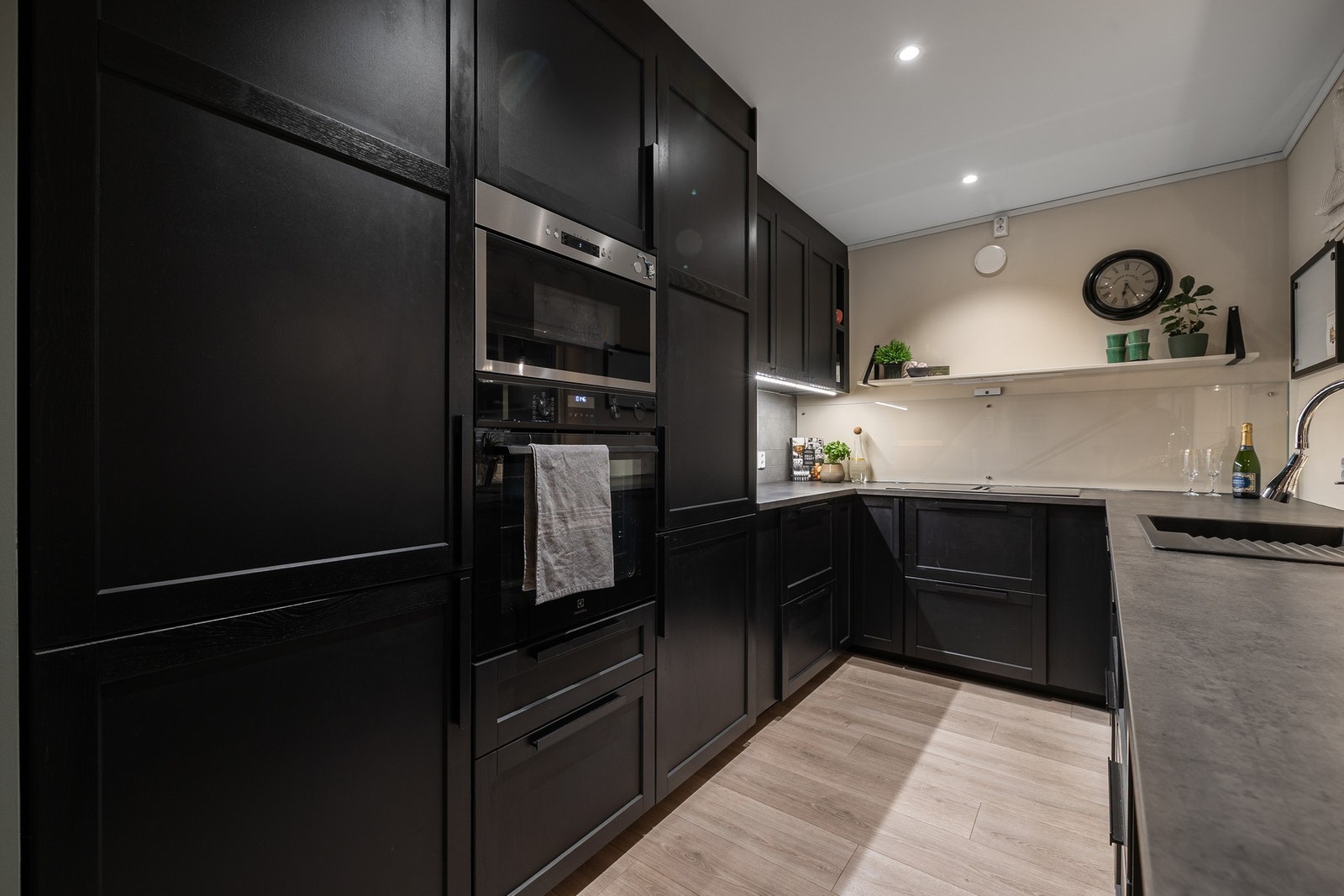 Integrert mikroovn og stekeovn. Galleribilde