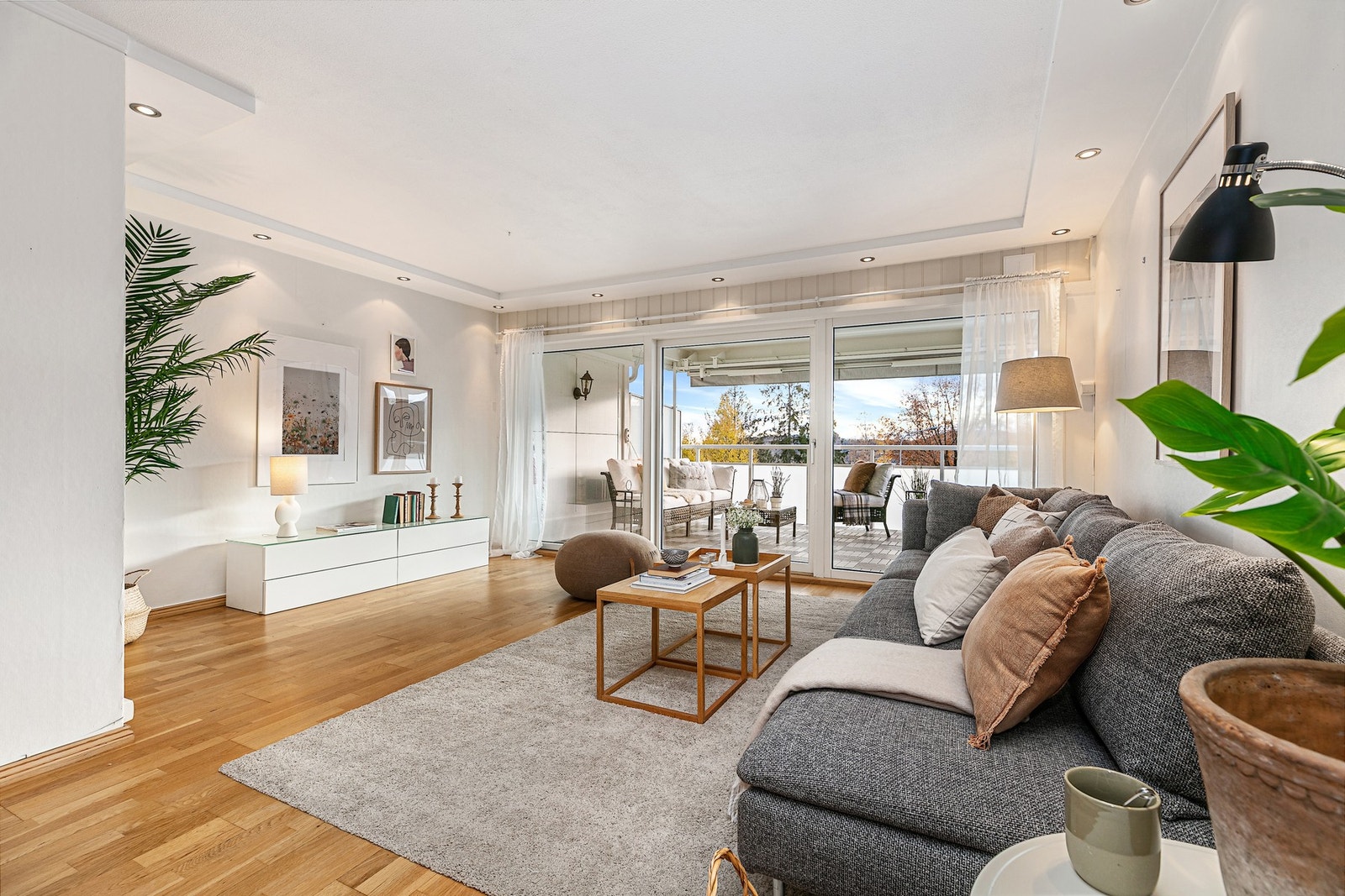 Stuen gir mulighet for møblering på flere måter Galleribilde