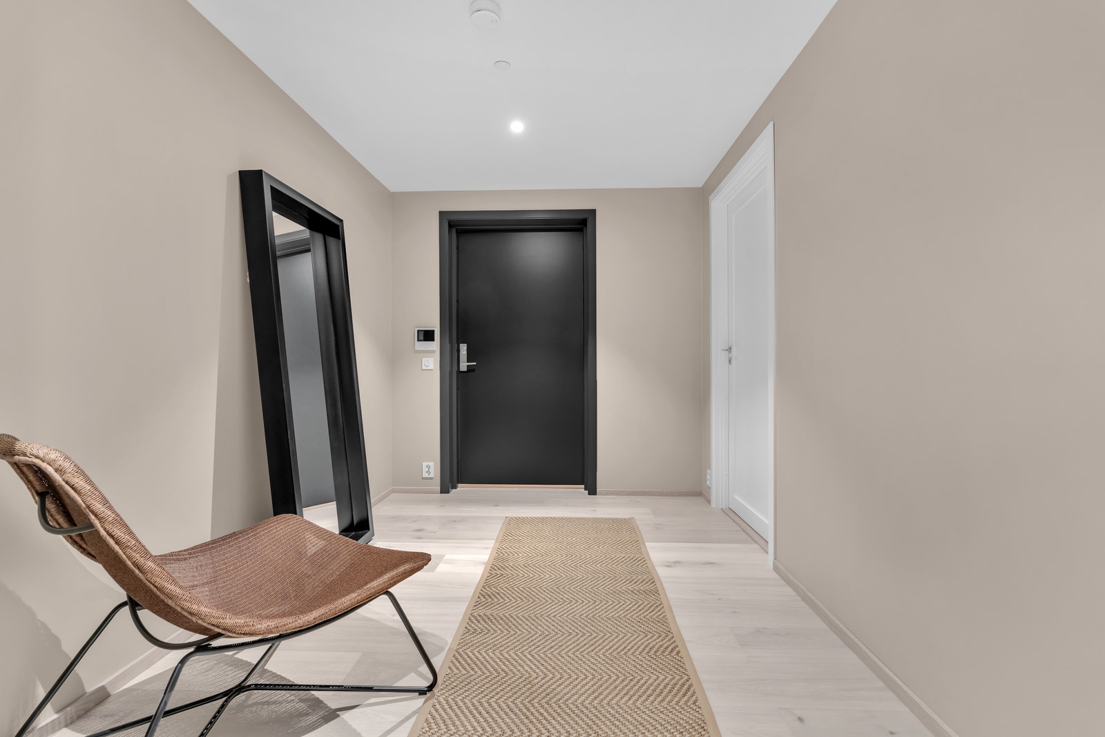 Gang mot inngangsparti Galleribilde