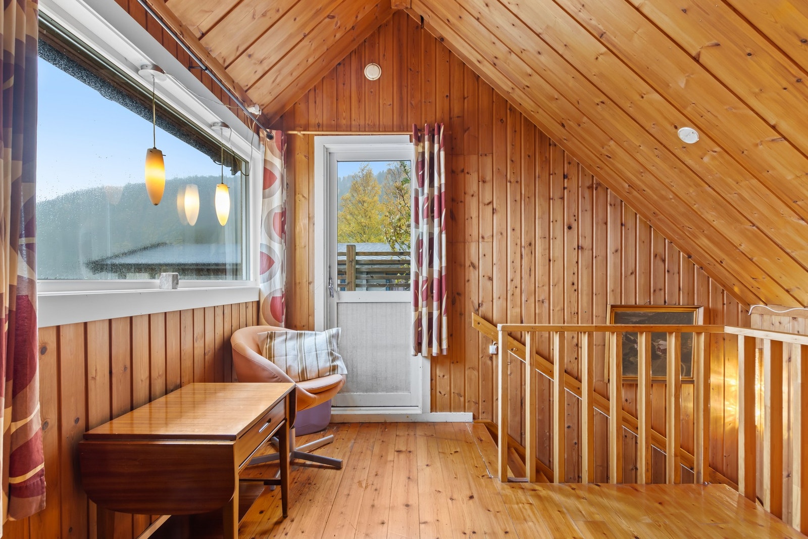 Loft - utgang til veranda med flott utsikt. Galleribilde