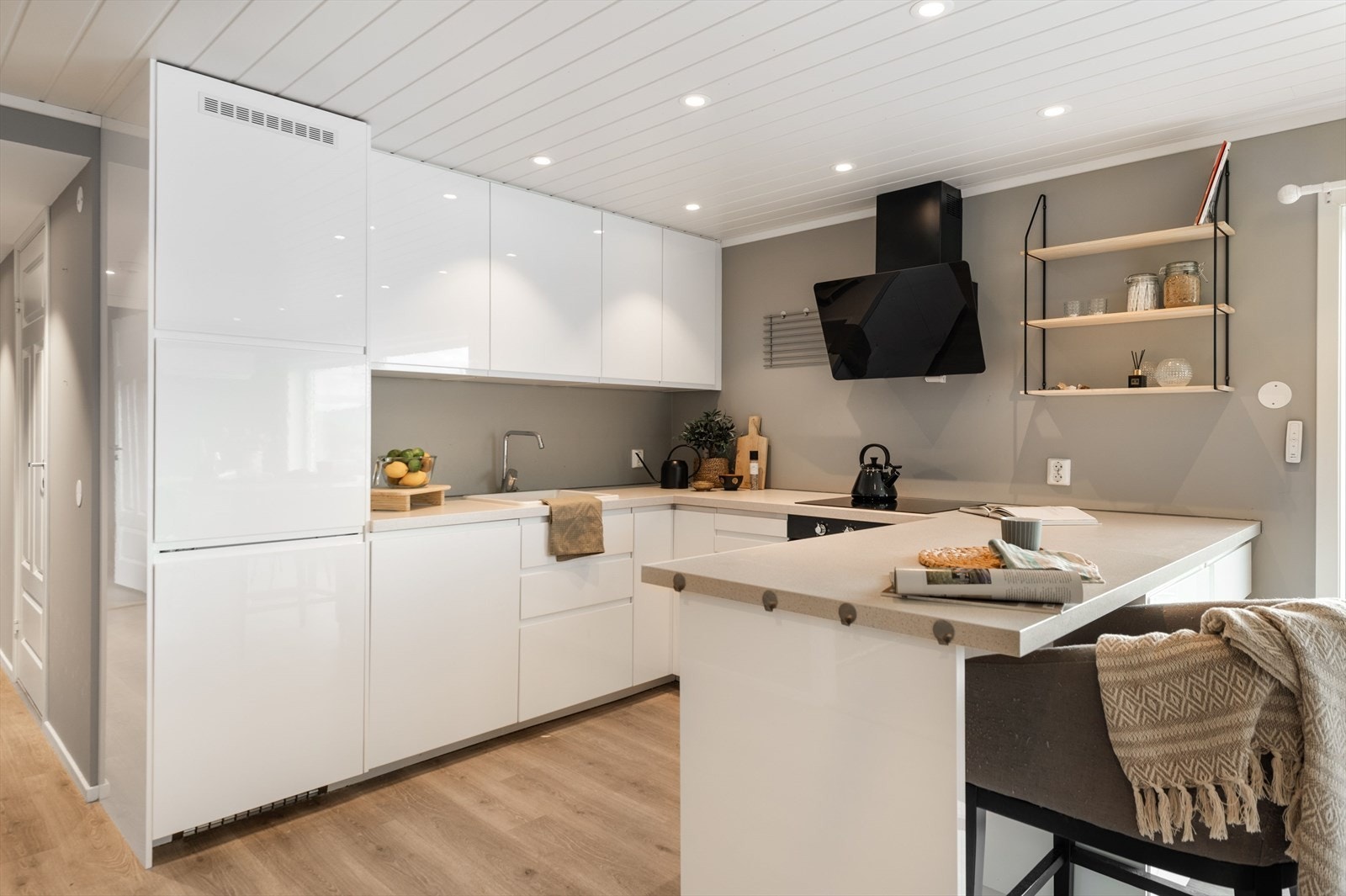 God belysning med downlights i himlingen. Galleribilde