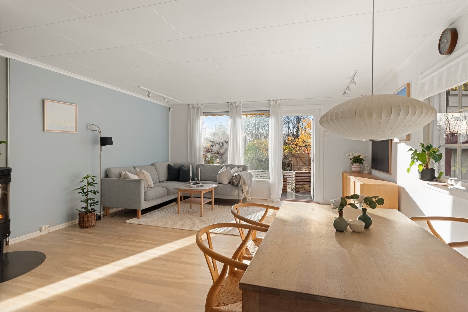 Et attraktivt og innholdsrikt enderekkehus i meget rolig og barnevennlig område. Galleribilde