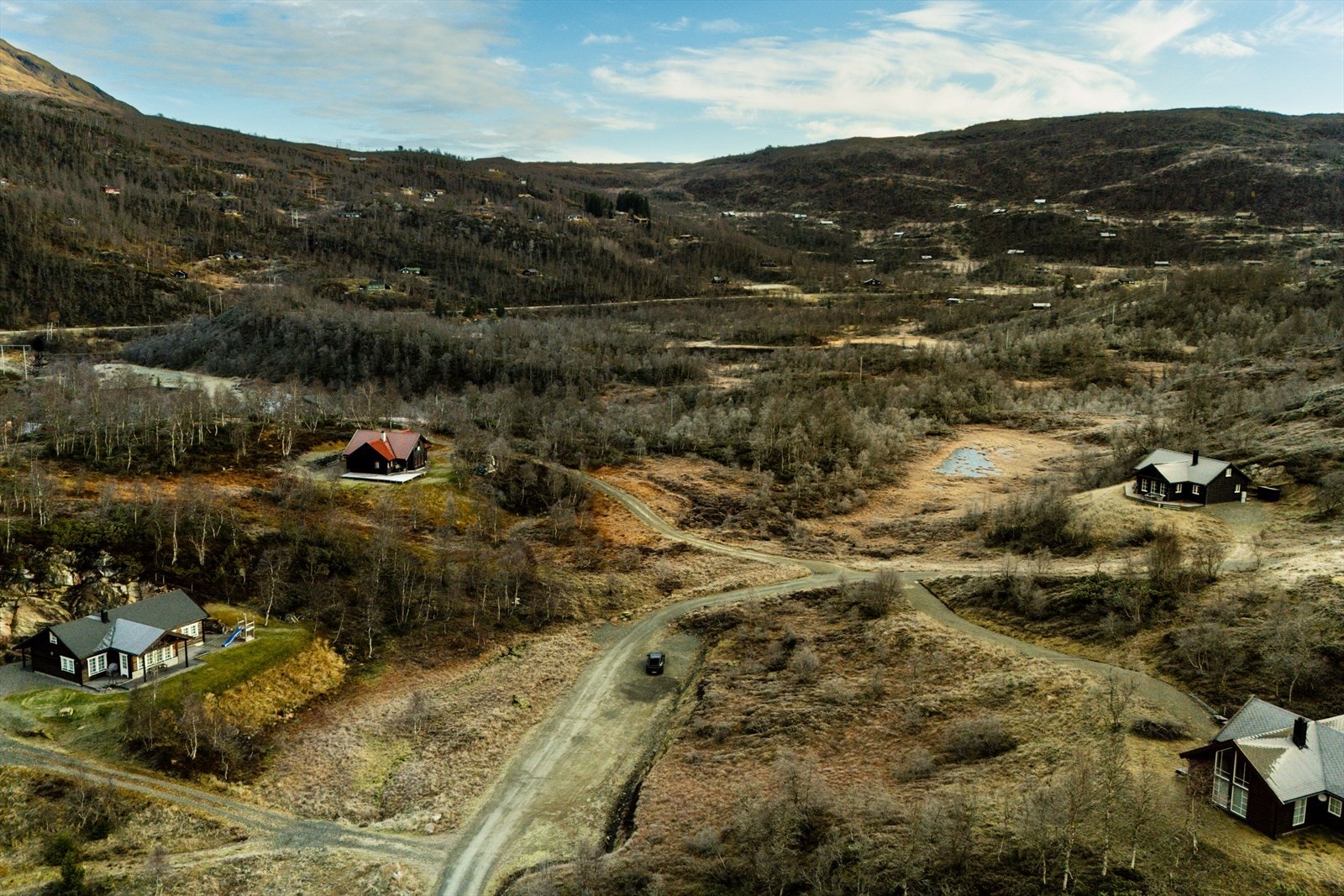 Tomten ligger i et etablert og trivelig hyttefelt, der du virkelig kan oppleve alle fire årstidene tett på naturen Galleribilde