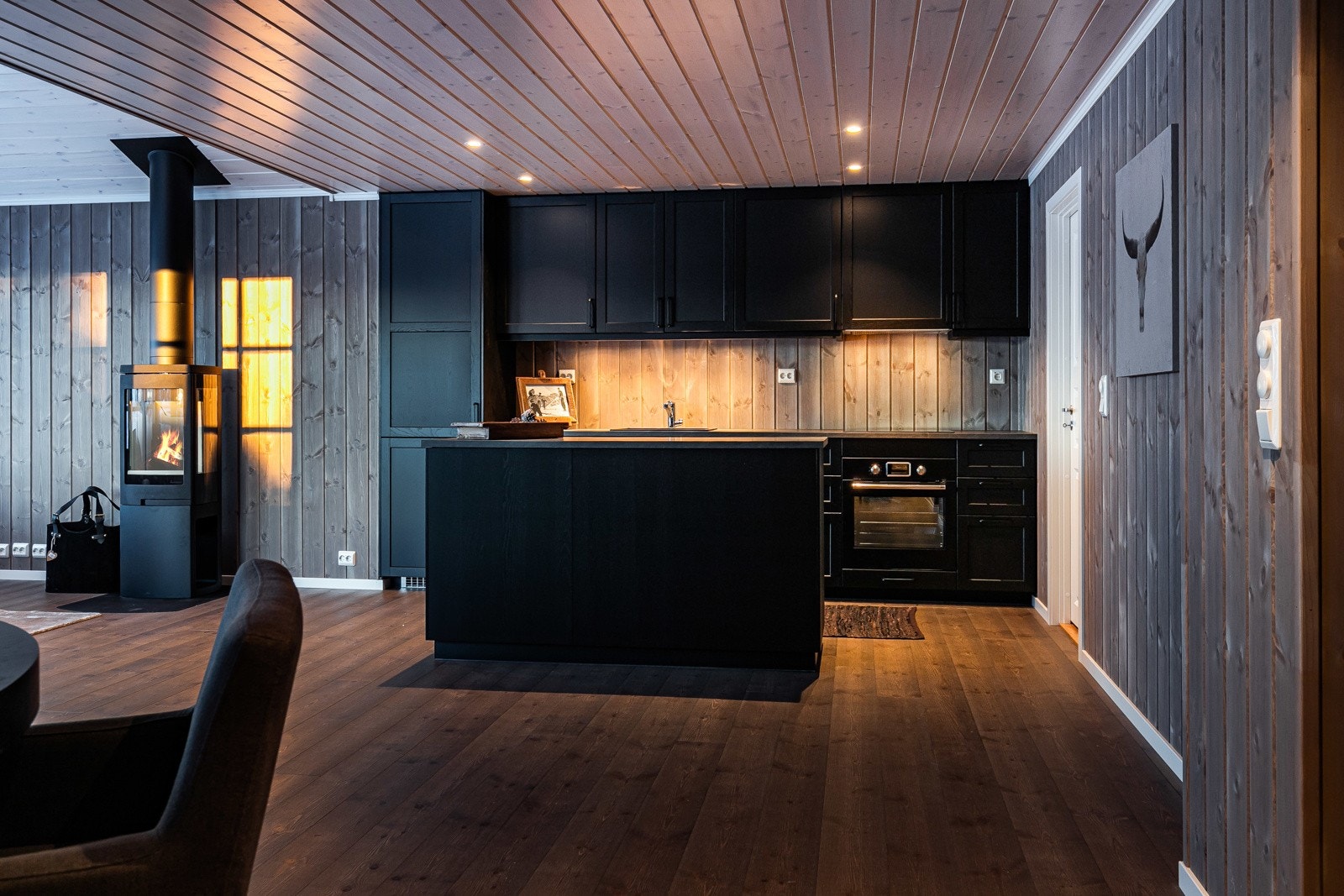 Hytta får en nydelig og stilrent kjøkken fra Ikea. Bildet er kun for å vise leveranse, det er ikke av selve hytta. Galleribilde