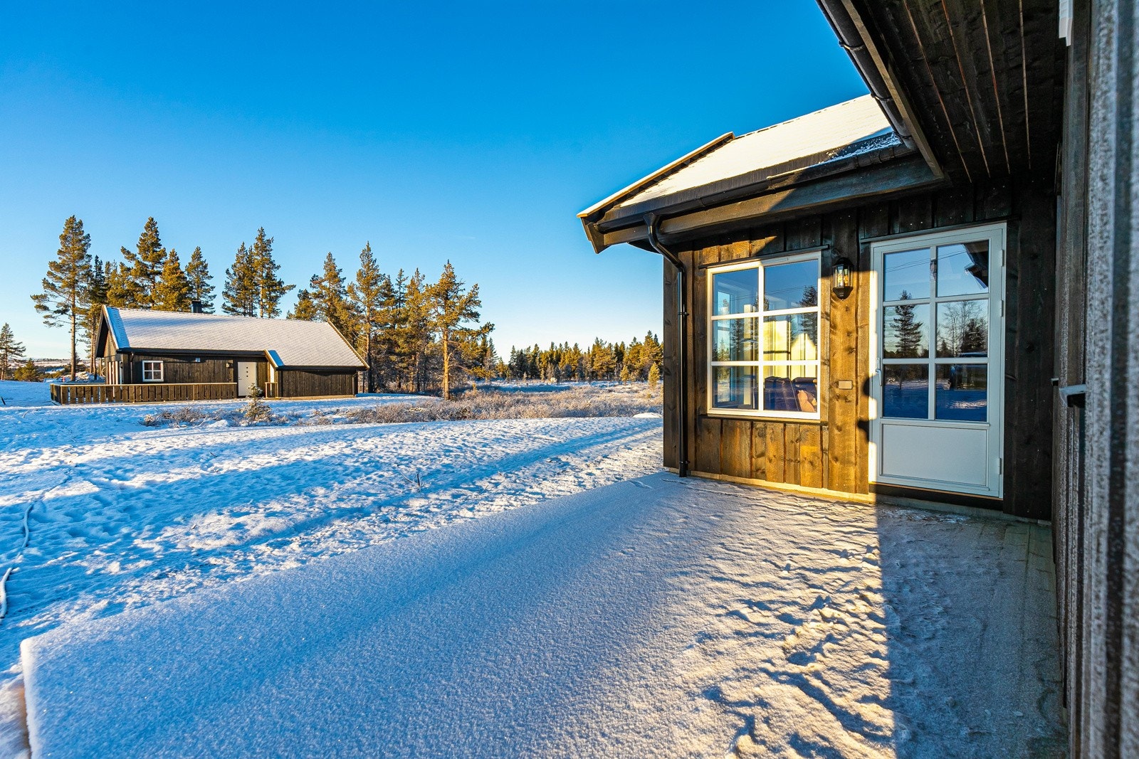 Her kan man nyte herlige solforhold. Bildet er kun for å vise leveranse, det er ikke av selve hytta. Galleribilde