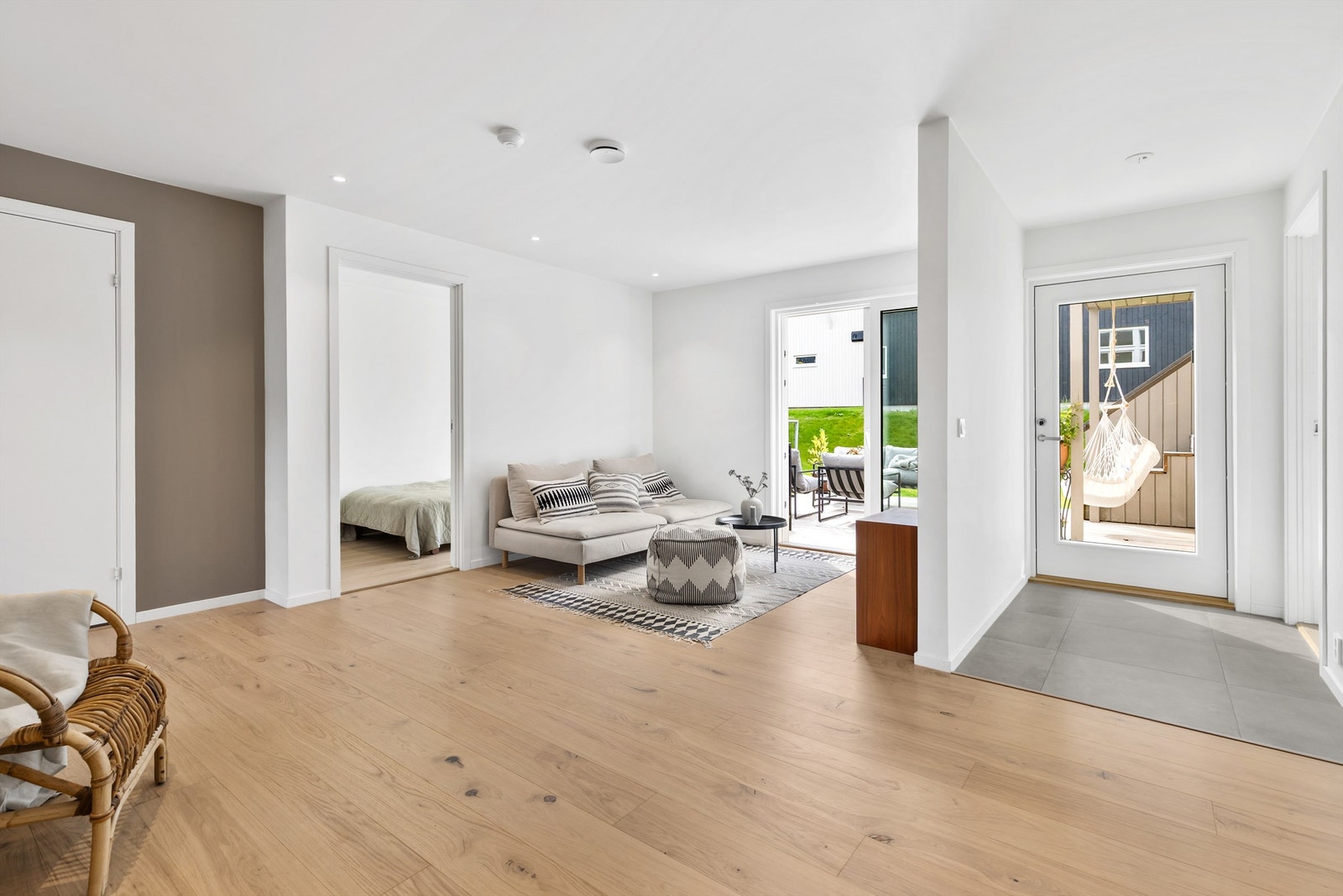 TV-stue med plass til sittegruppe og TV-område. Galleribilde