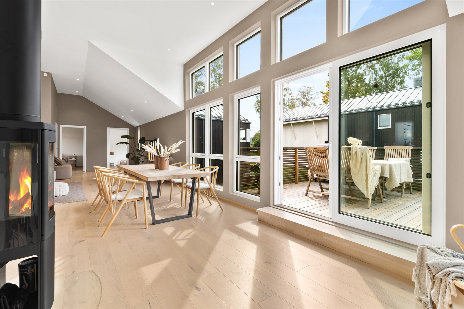 Fra stue/kjøkken er det utgang til altanen. Galleribilde