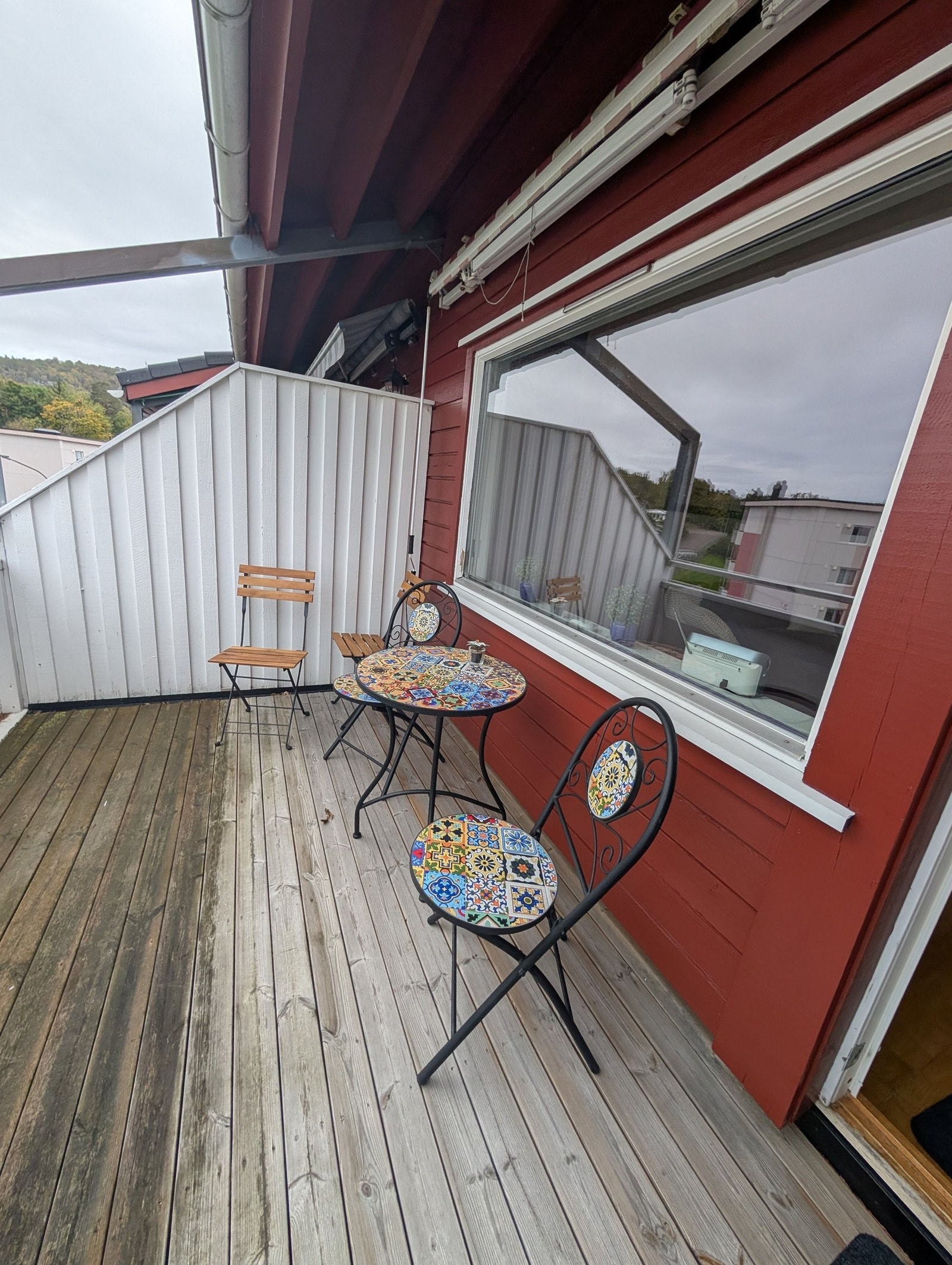 Terrassen som har sol nesten hele dagen, og er like hyggelig til frokost som ettermiddagskos Galleribilde