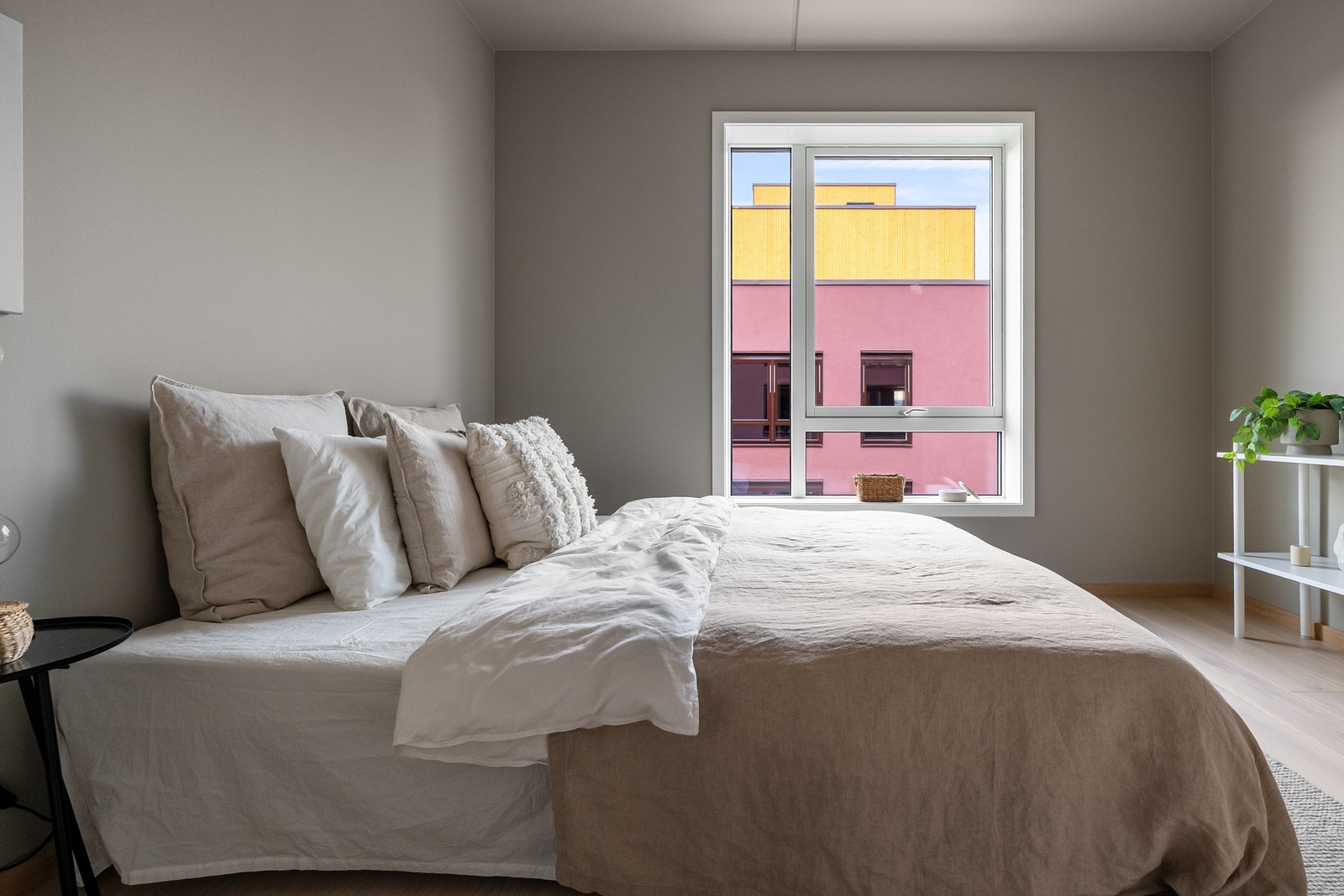 Hovedsoverommet har inngang fra entréen og er på ca. 8,8 m². Galleribilde