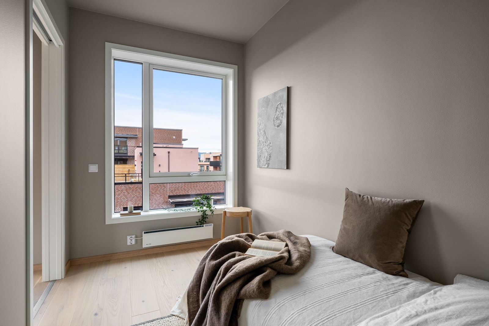 Soverom nr. 2 er på ca. 6,6 m². Galleribilde