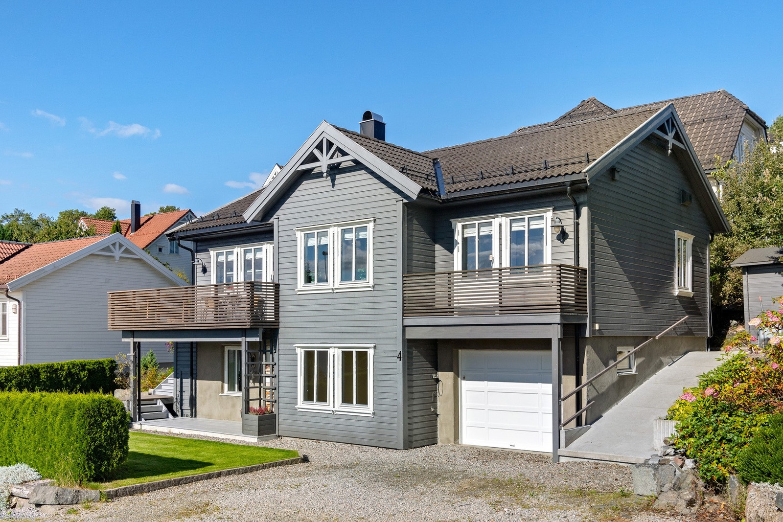 Garasje med direkte adkomst til boligen Galleribilde