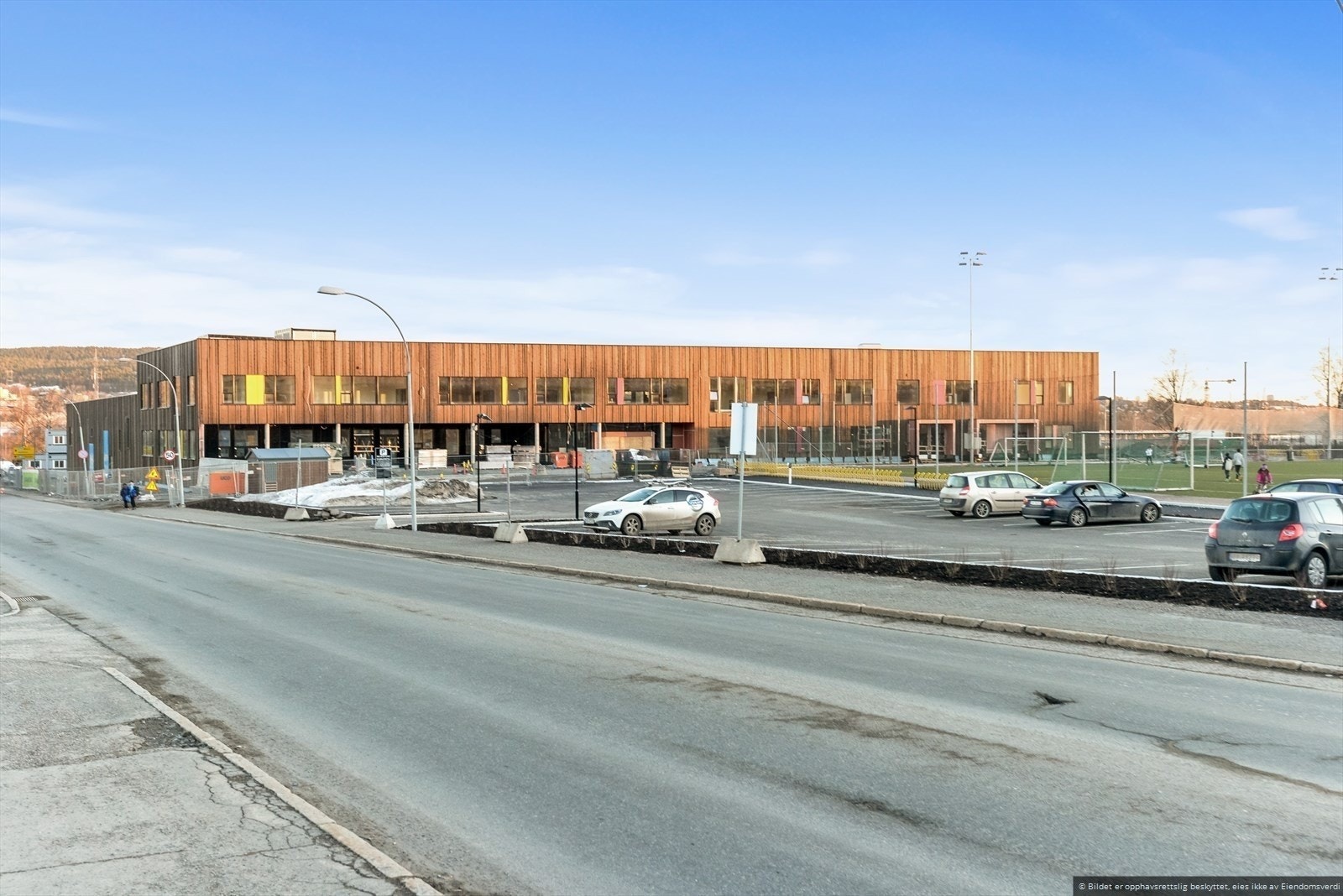 Veitvet skole - ca. 7 min gange. Galleribilde