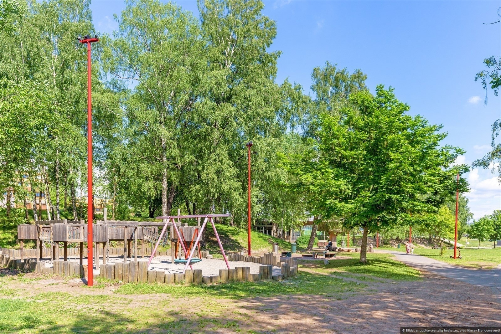 Veitvetparken ved Veitvet skole er en perfekt møteplass for sammenkomst, lek og spill. Galleribilde