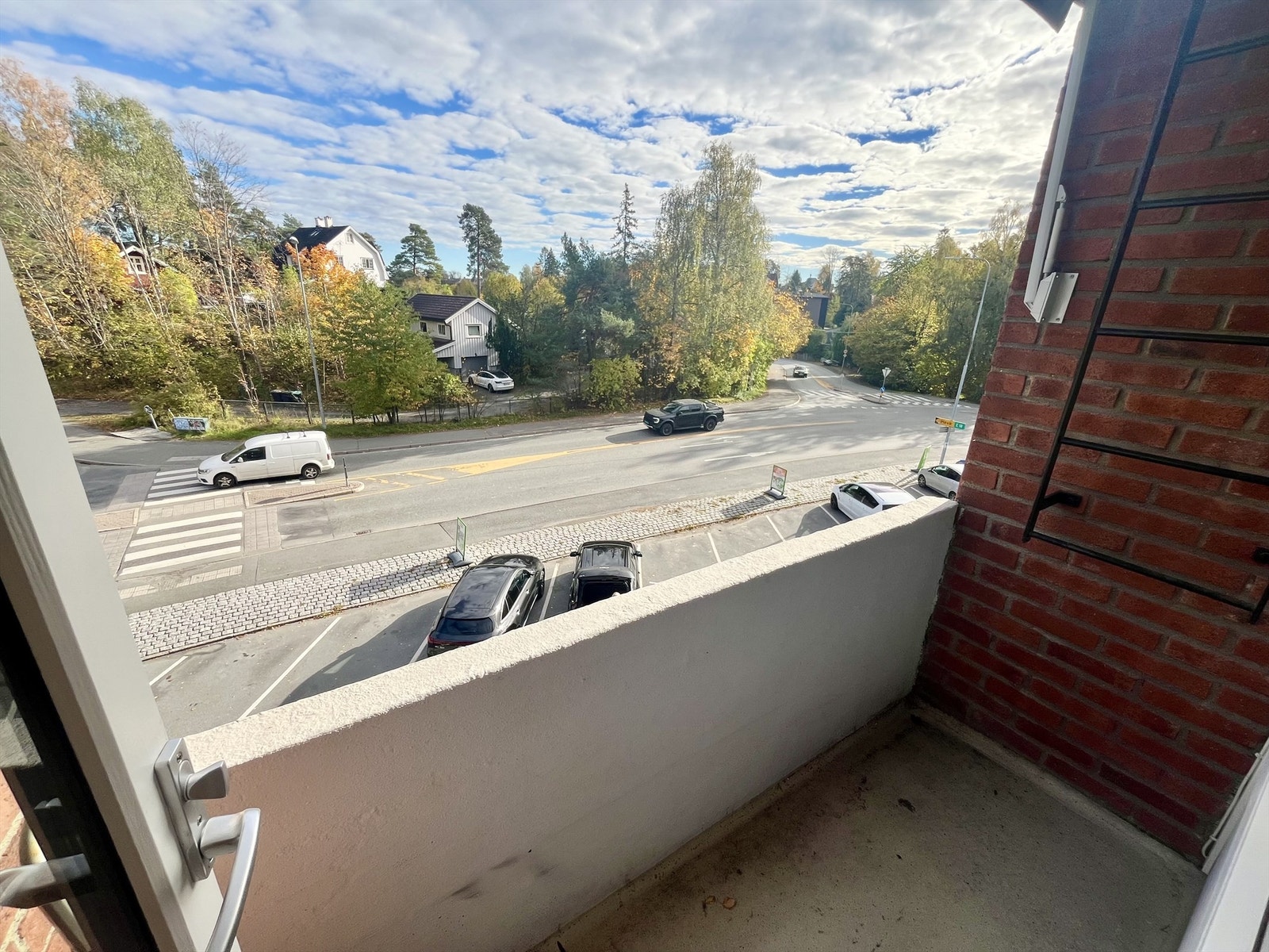 Leiligheten ligger høyt og og fritt. Galleribilde