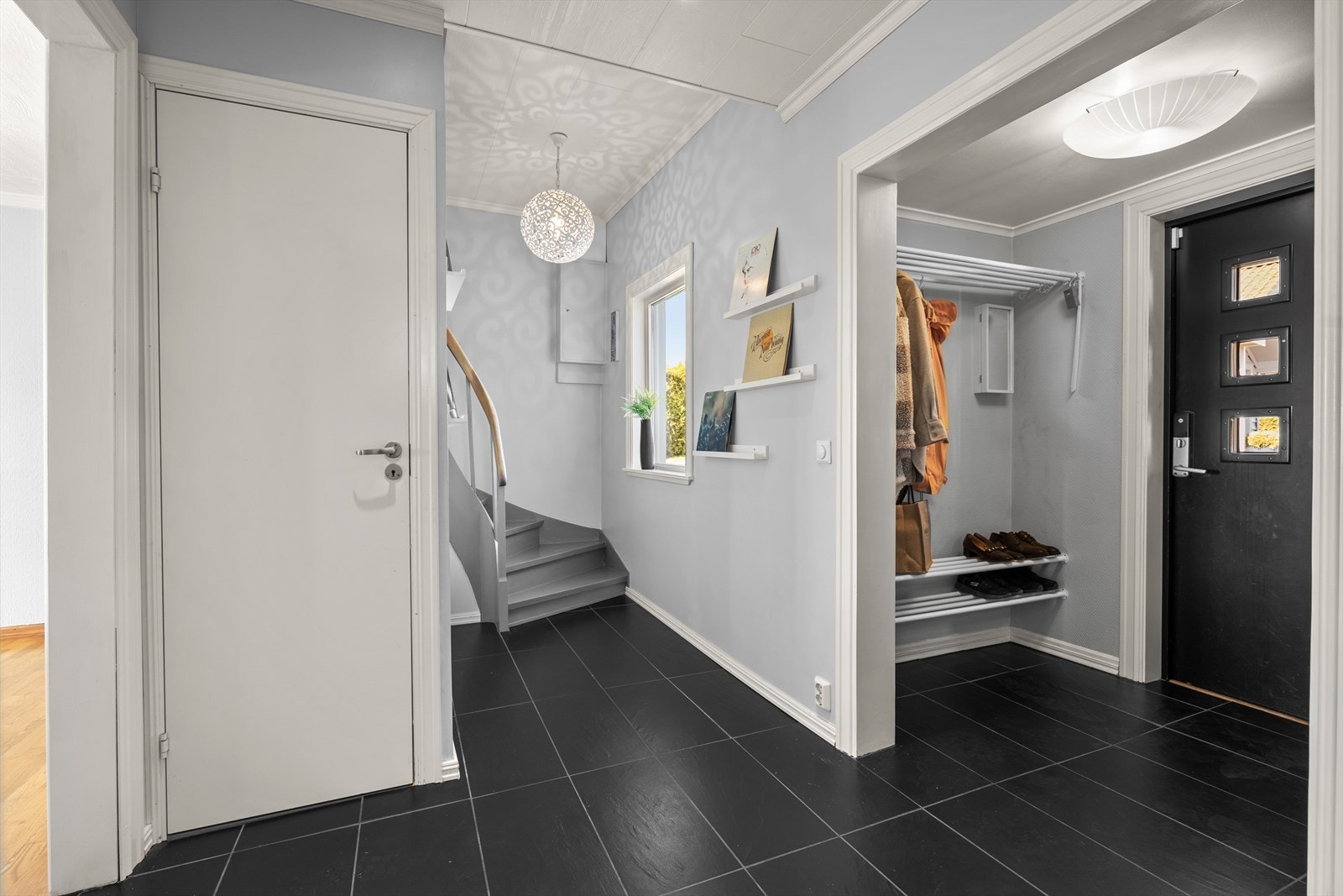 Entré og gang i 1.etasje - gulvvarme Galleribilde