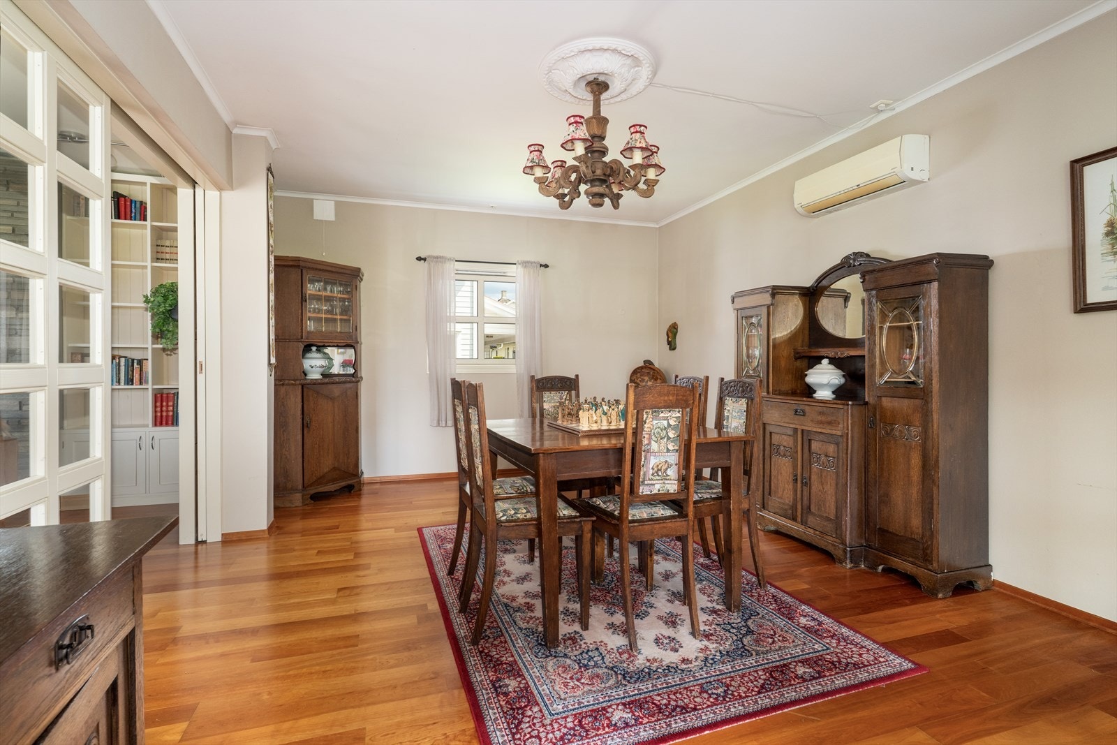 Det er i tillegg montert varmepumpe i spisestuedelen. Galleribilde