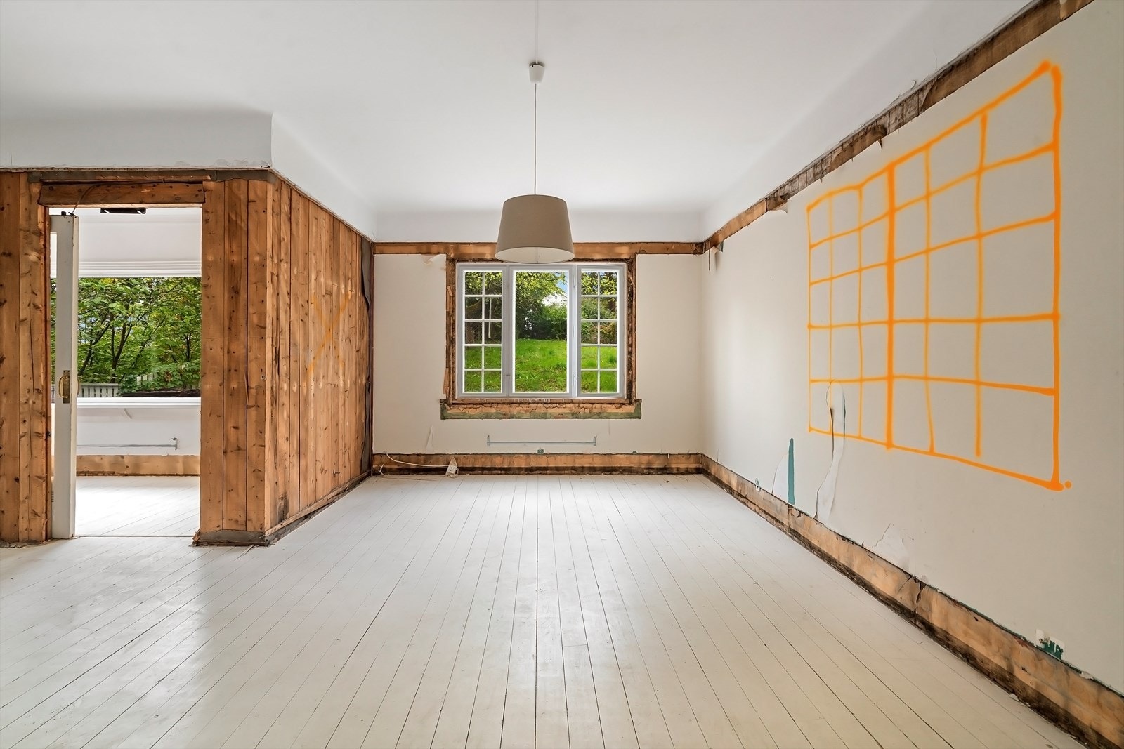 Utsikt ut mot egen hage fra stuen. Galleribilde