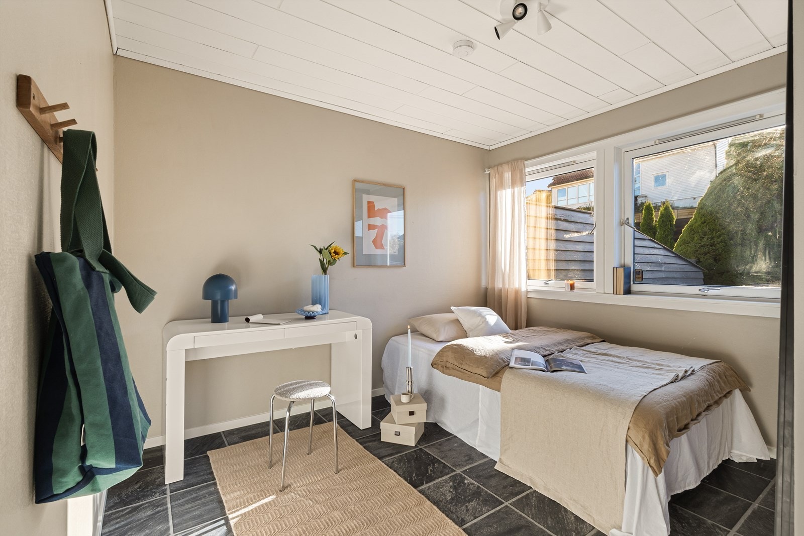 Et romslig soverom med mange innredningsmuligheter! Galleribilde