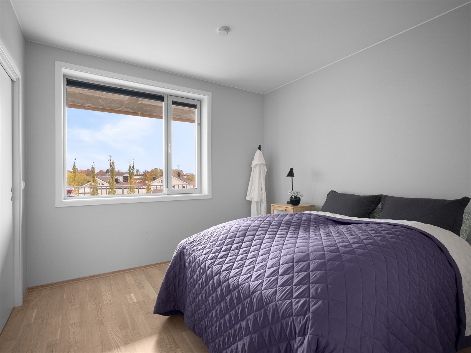 Hovedsoverom med skyvedørsgarderobe Galleribilde