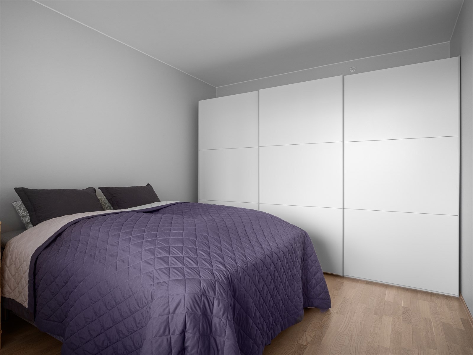 Hovedsoverom med skyvedørsgarderobe Galleribilde