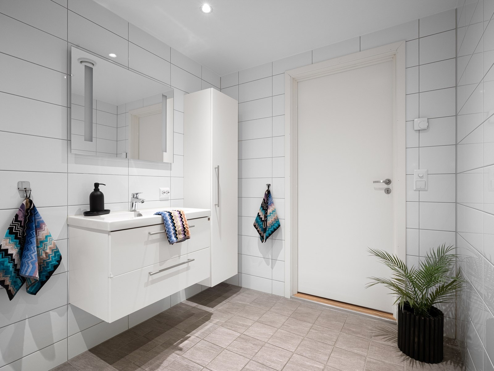 Pent flislagt bad Galleribilde