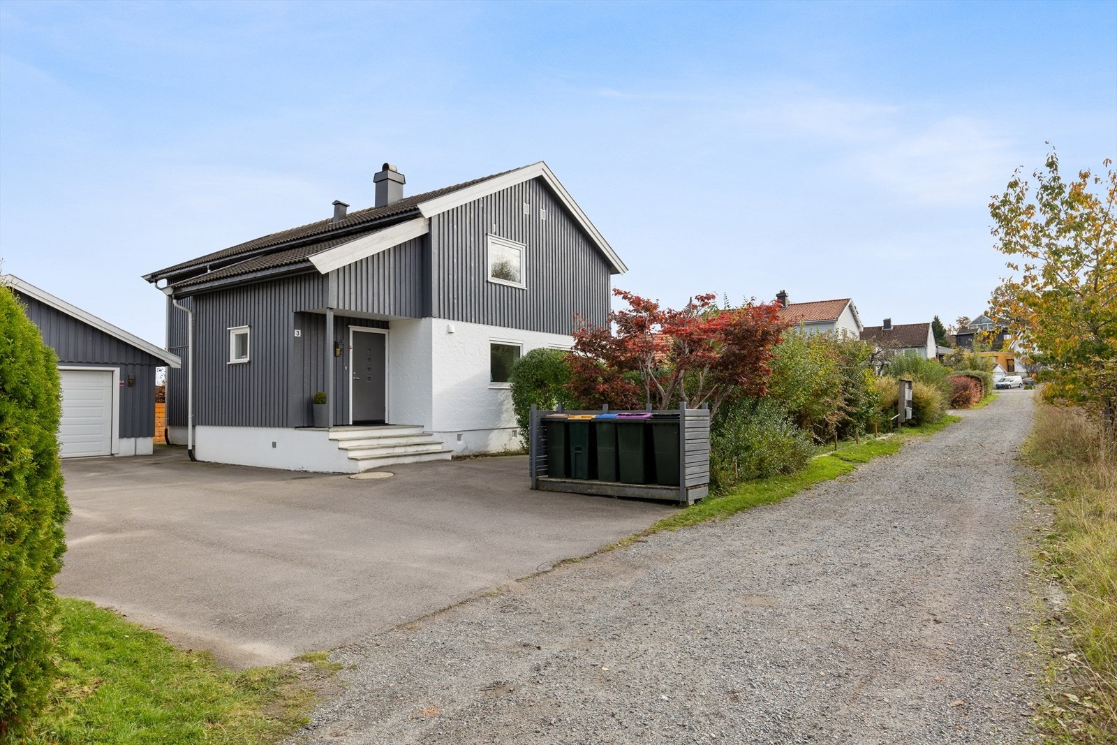 Både boligen og garasjen ble bygget ut i 2009 og boligen ble vesentlig modernisert i samme tidsperiode. Galleribilde