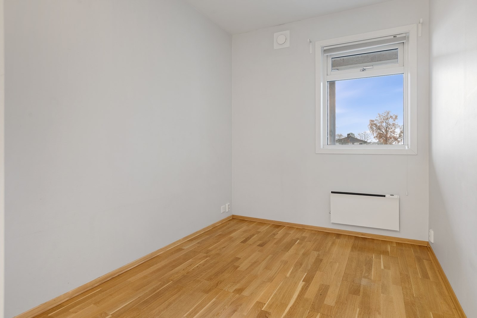 Det andre soverommet er fleksibelt og kan benyttes som barnerom, kontor eller gjesterom. Galleribilde