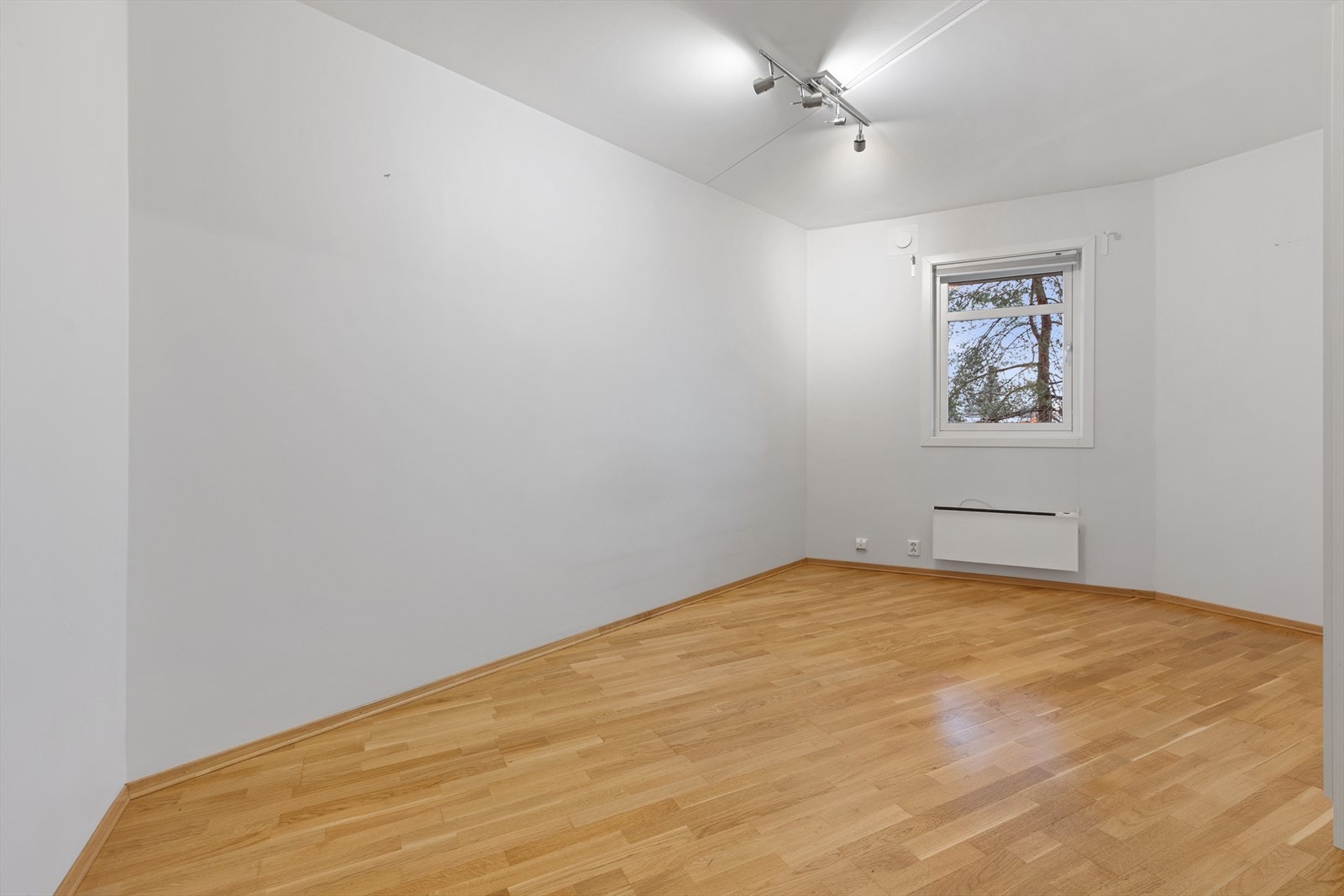 Leiligheten inneholder to soverom. Hovedsoverommet har god plass til dobbeltseng. Galleribilde