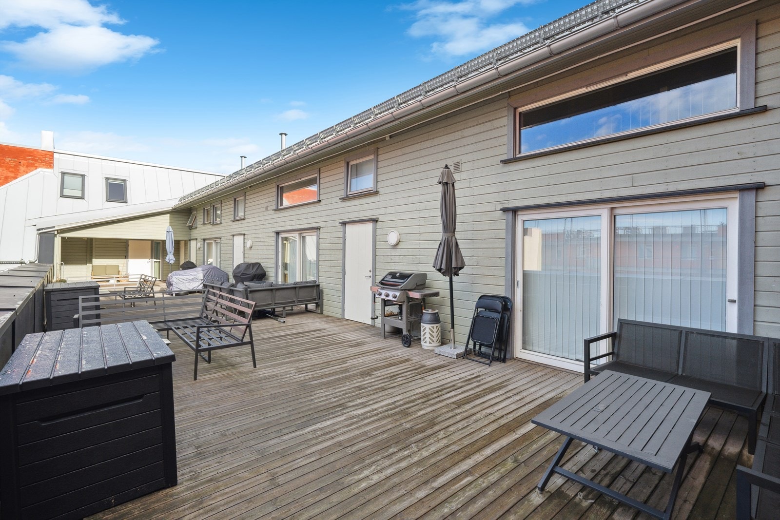 Felles takterrasse med sittegrupper Galleribilde