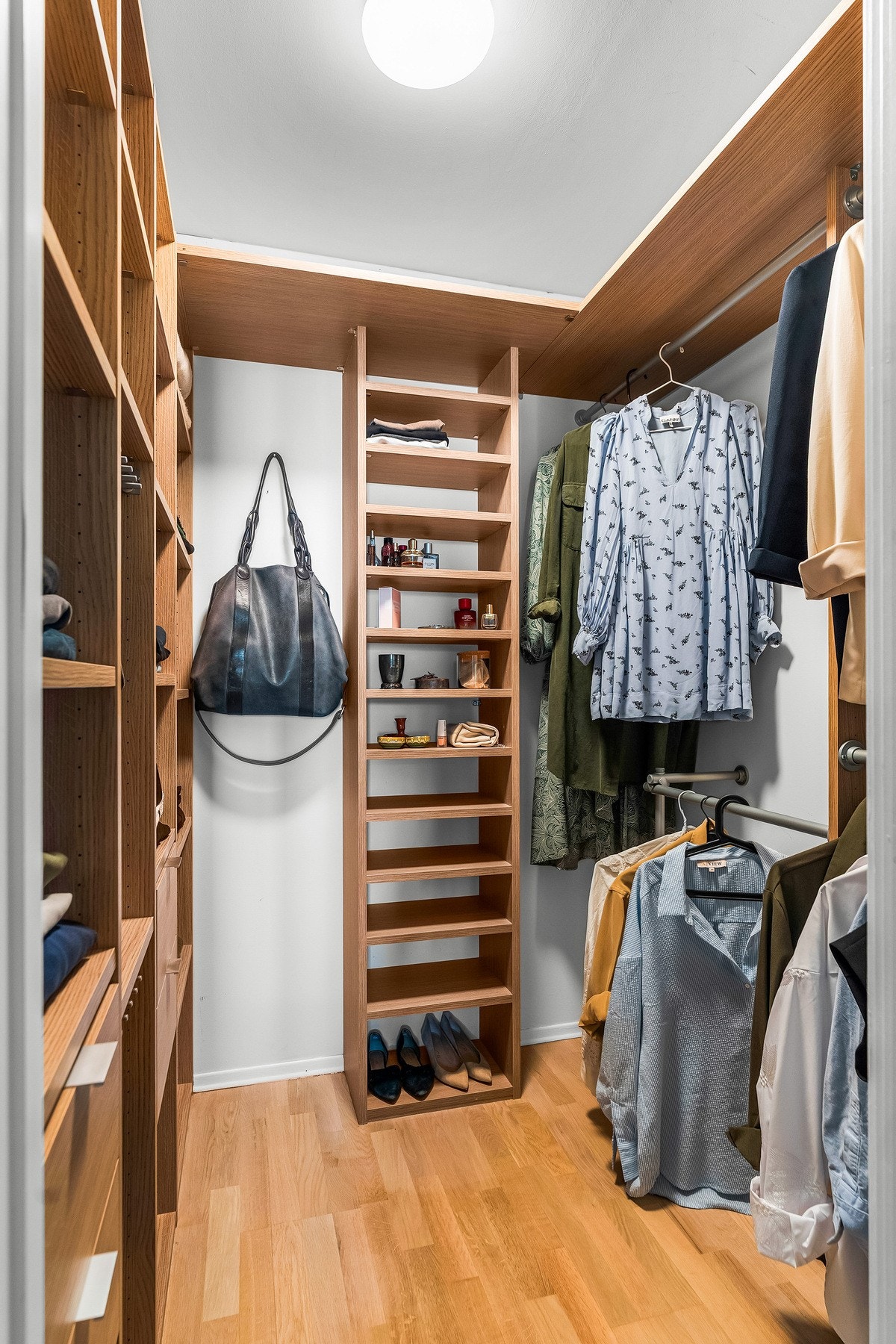 Direkte adkomst til walk-in closet. Galleribilde