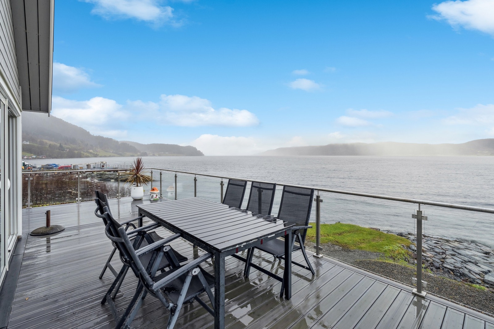 Nydelig utsikt og sol til langt på kveld Galleribilde