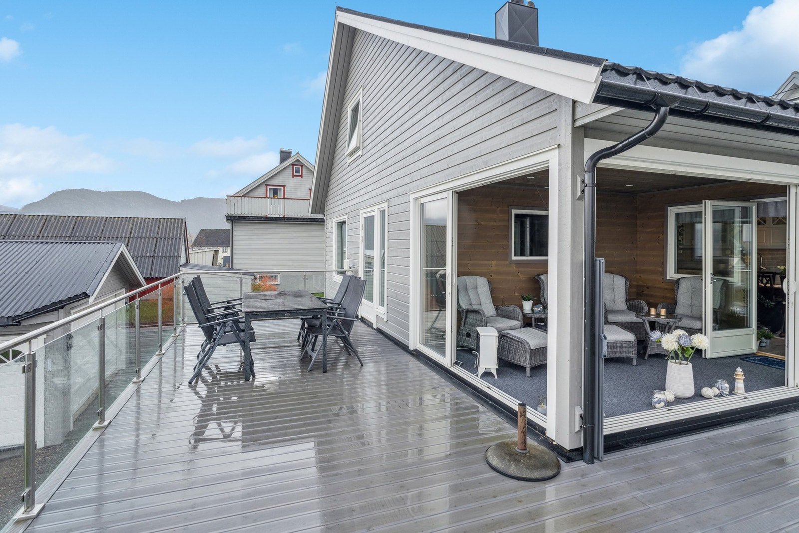 Boligen er fra 1957 men vesentlig oppgradert og modernisert. I 2019 fikk huset nytt tak og undertak, ny kledning, det ble etterisolert og det ble satt inn nye vinduer Galleribilde