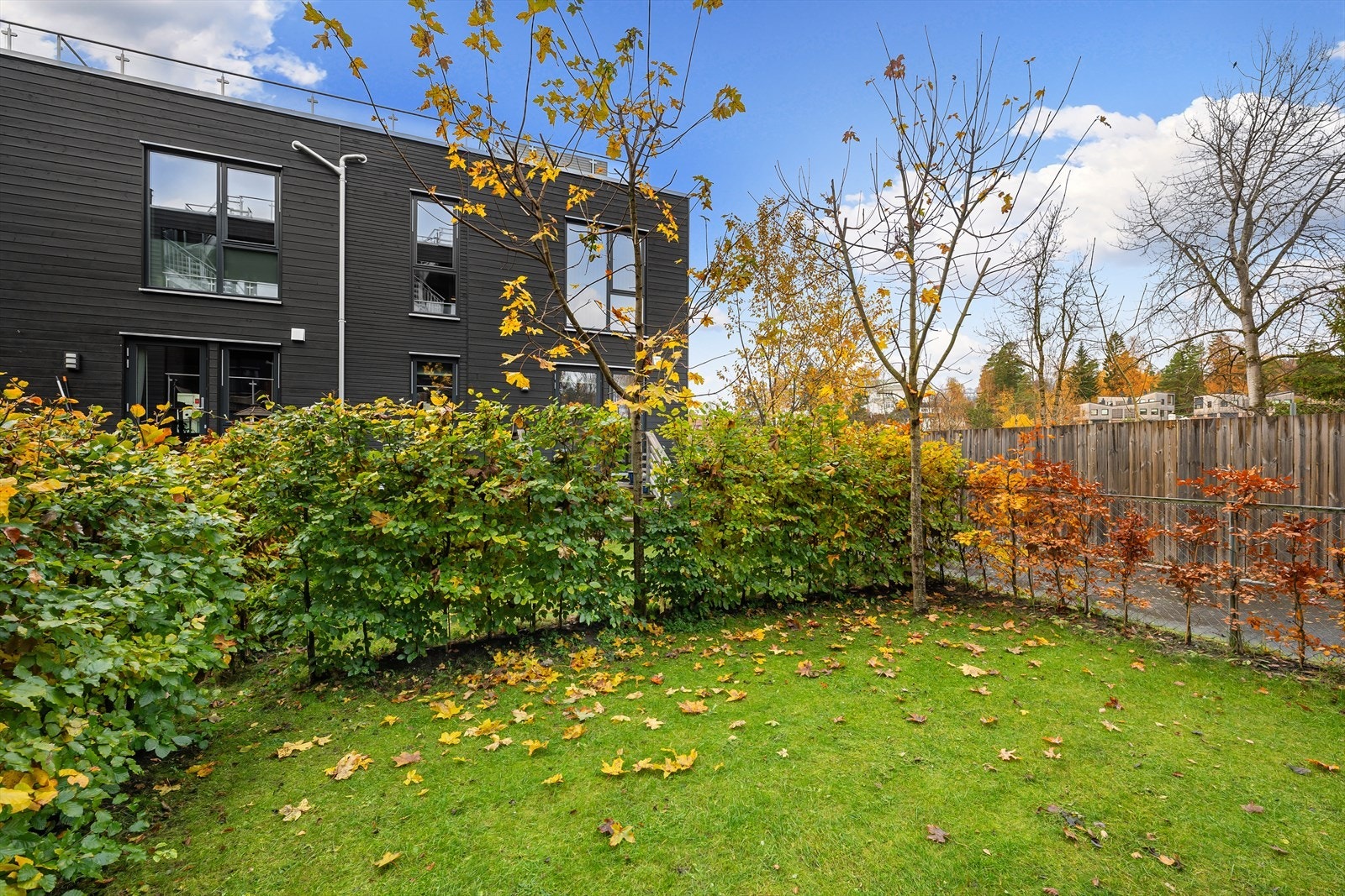 Frodig og pent opparbeidet hageparsell Galleribilde