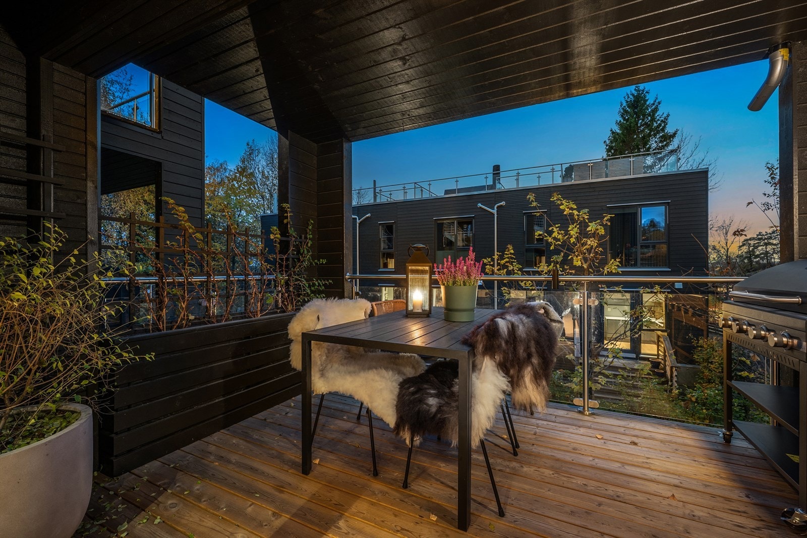 Fra stuen er det videre adkomst til en vestvendt balkong på ca. 10 m² Galleribilde