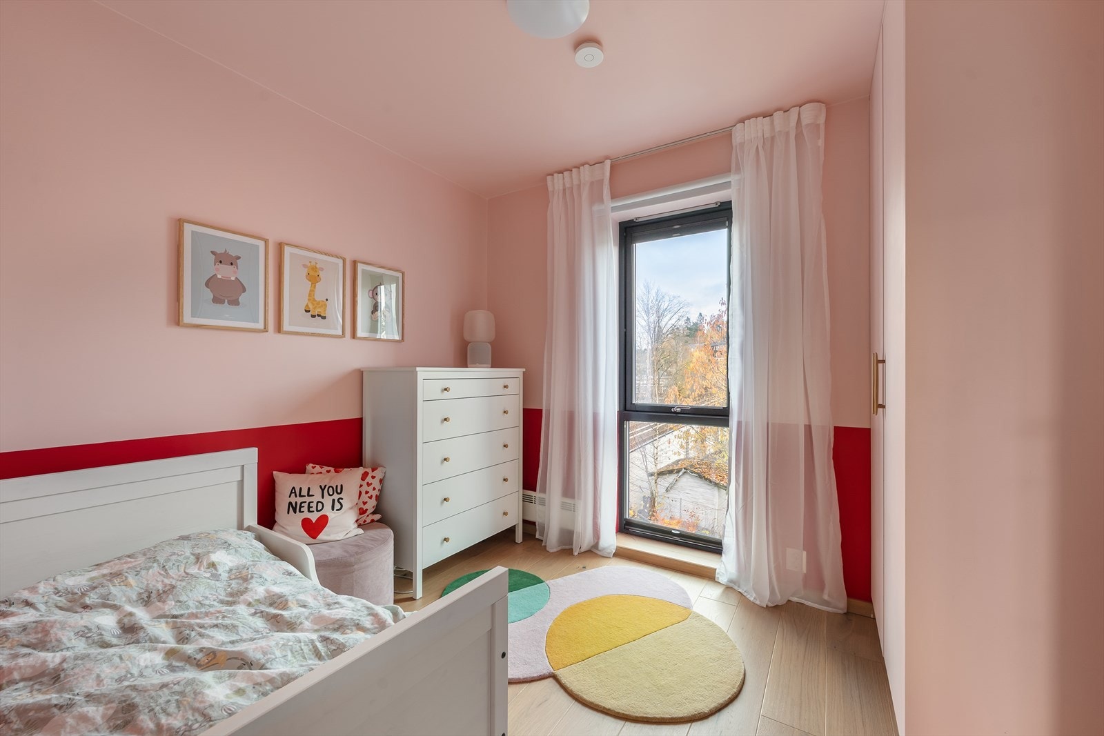 Rommene egner seg ypperlig som barnerom, gjesterom eller kontor Galleribilde