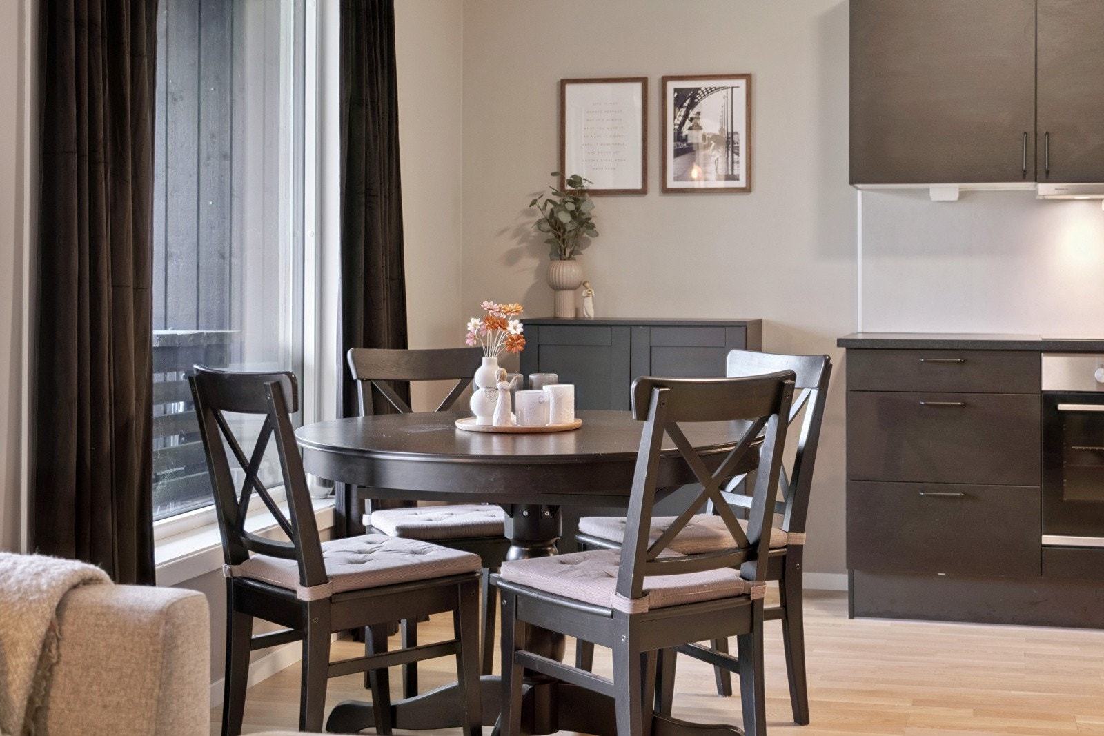 Velkommen til Kvislavegen 20 - Koslig 3-roms leilighet lys og moderne standard. Galleribilde